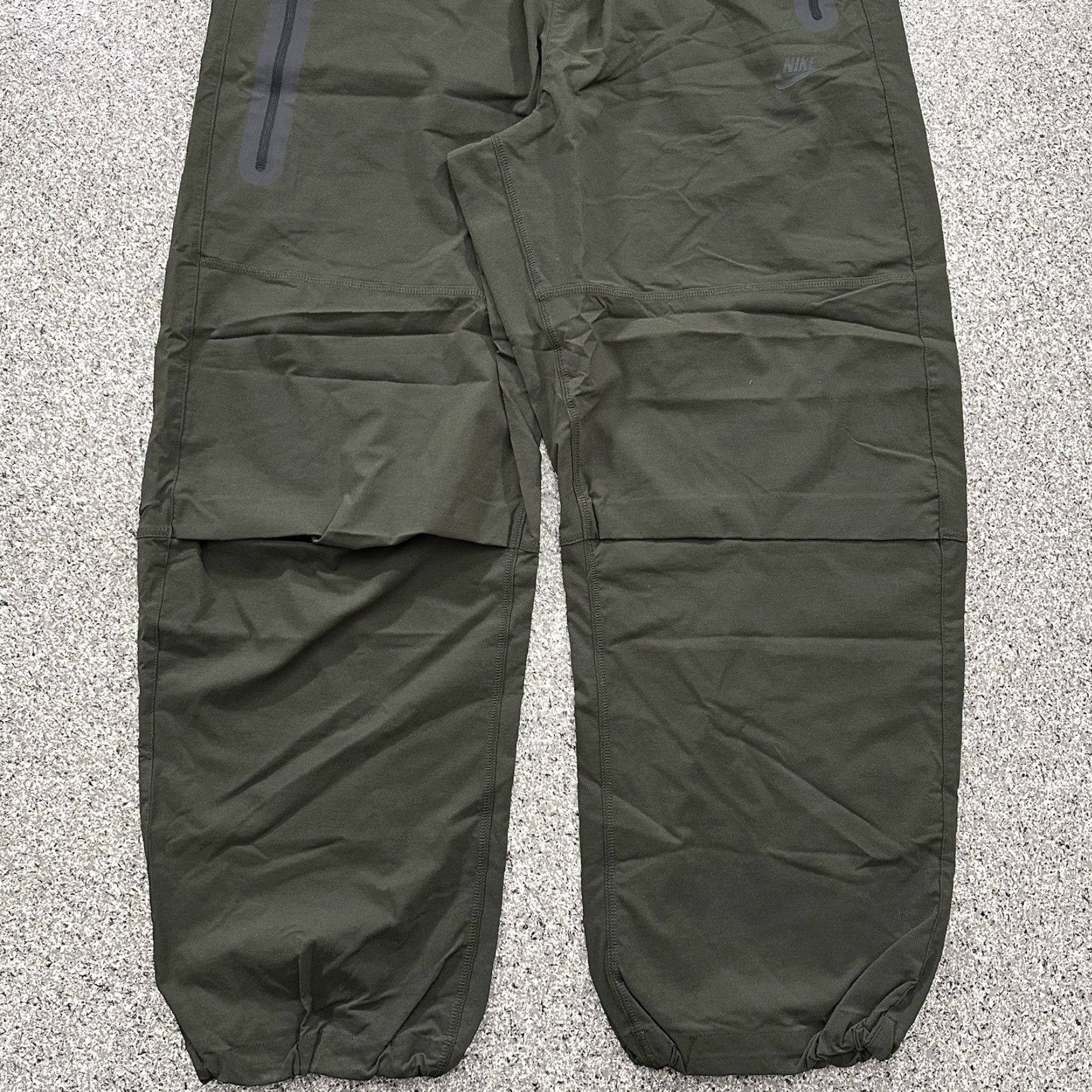 Nike VINTAGE Nike Tech Woven Oversized Pants Mens L Sequoia Green HM7158 356 Wide Leg Nylon Size US 33 - 3 Thumbnail