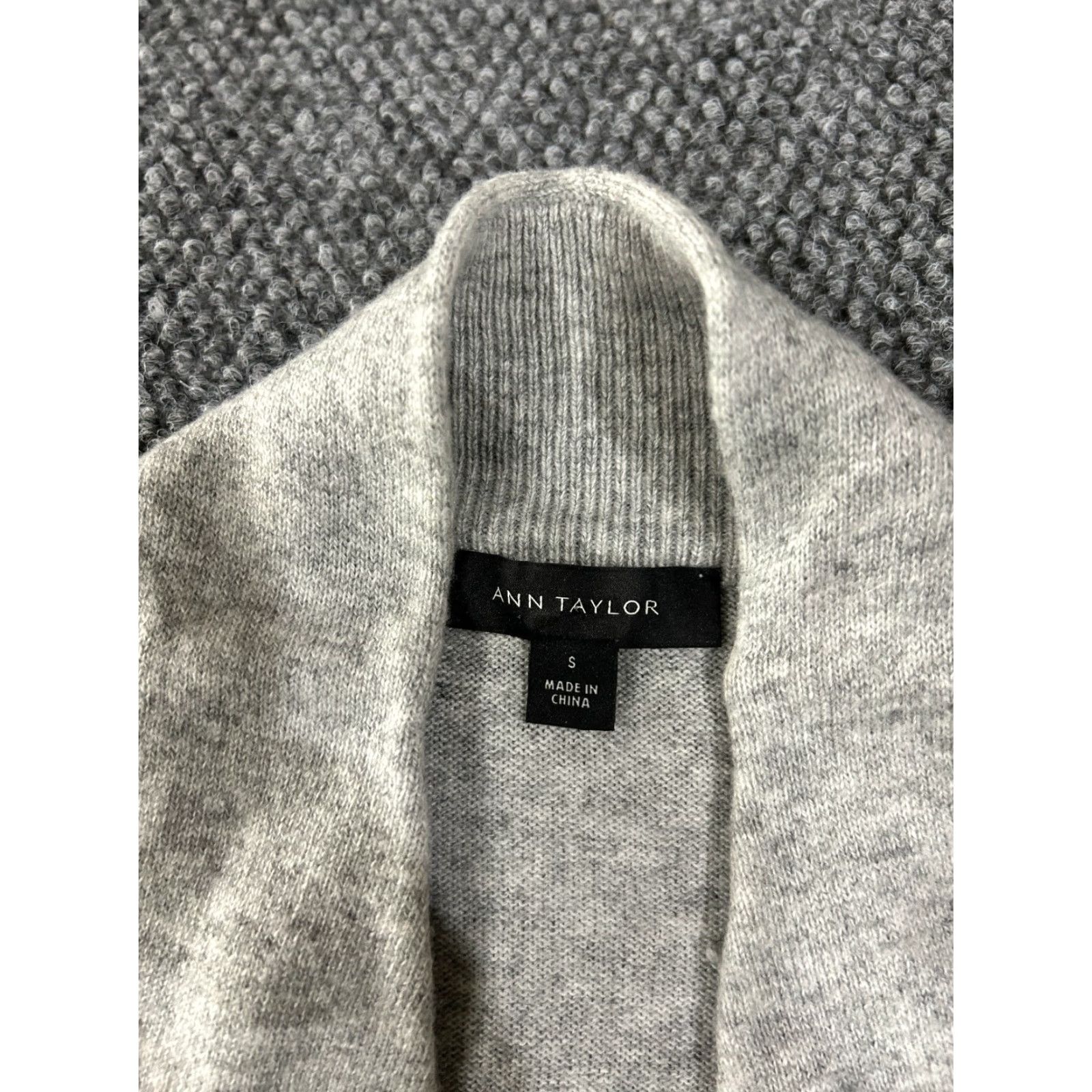 Ann Taylor Ann Taylor Cardigan Sweater Womens S Gray Knit Cable-Knit V-Neck Zip Long Sleeve Regular Purp Winter Spring Fall Designer Womens Size S / US 4 / IT 40 - 4 Thumbnail
