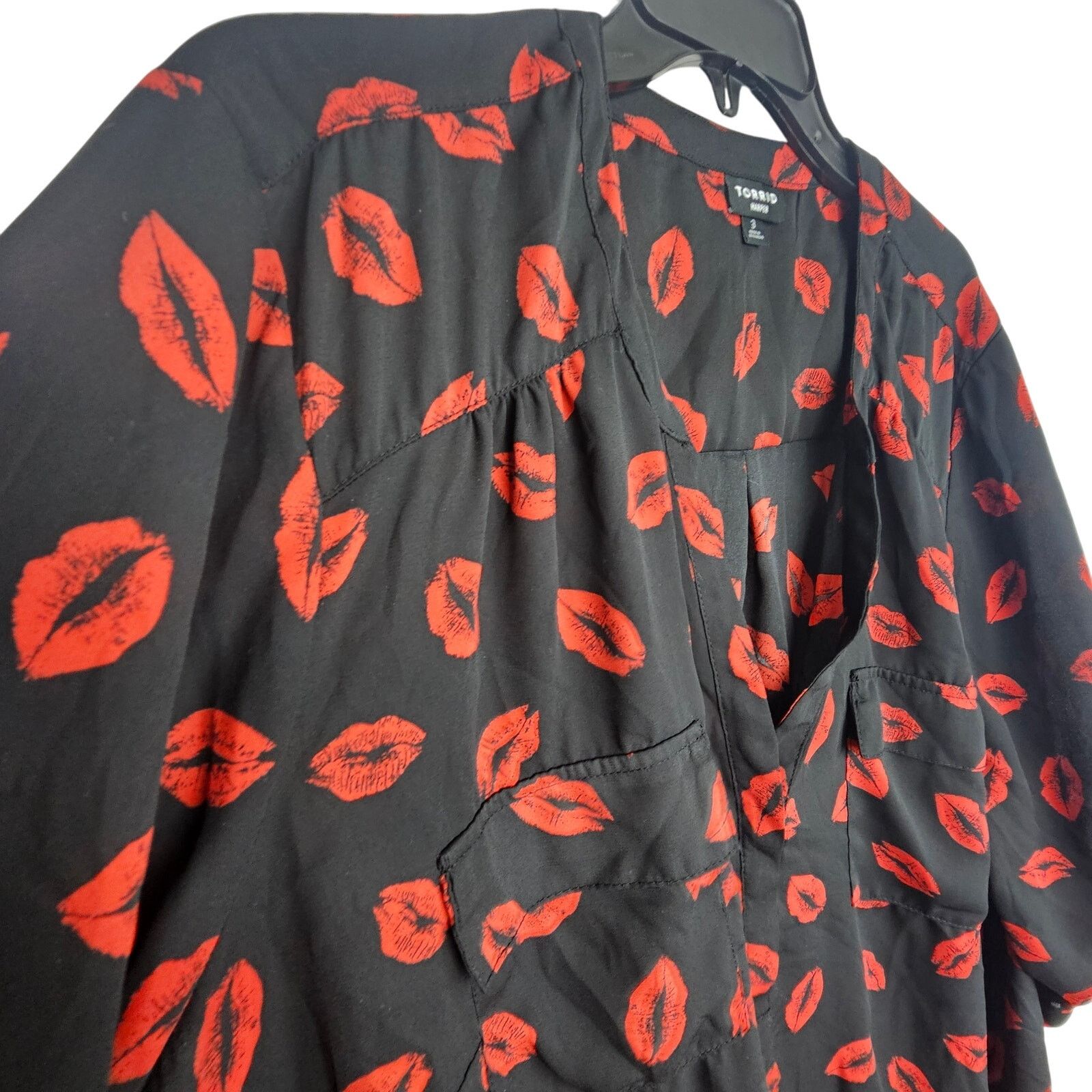 Corridor Torrid Harper Blouse Lip Print Kiss Plus Size 3X Valentines Size 3XL / US 20-22 - 5 Thumbnail