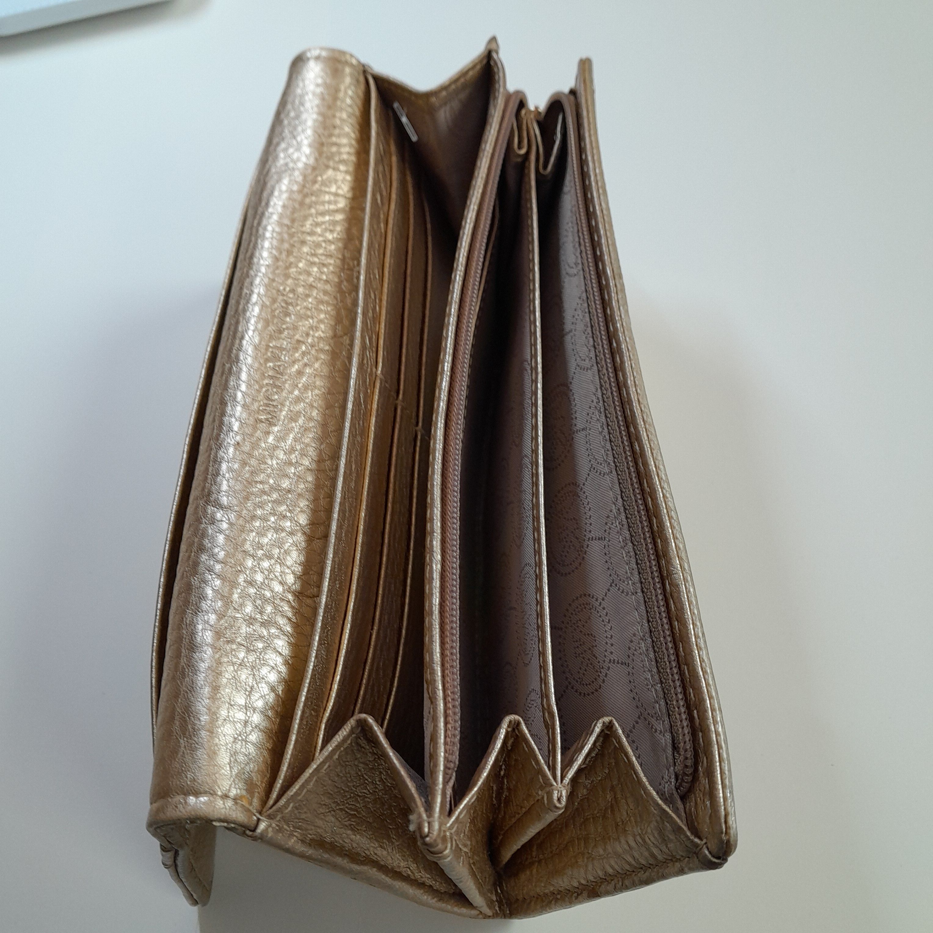 Michael Kors MICHAEL KORS JET SET TRAVEL LARGE ACCORDION WALLET GOLD Size ONE SIZE - 4 Thumbnail