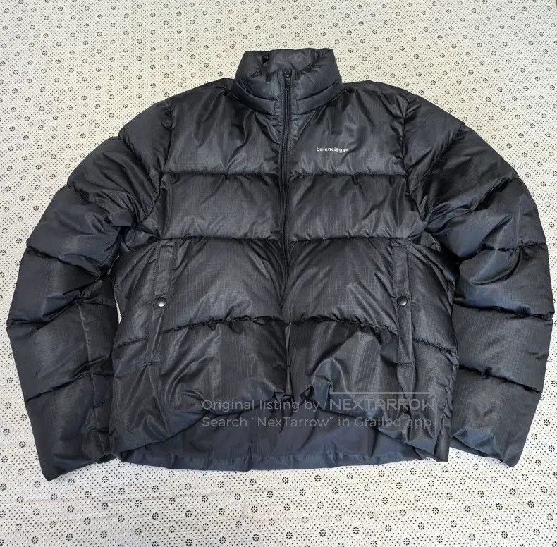 Balenciaga Balenciaga Small Logo Solid Color Letter Print Stand Colla Size US S / EU 44-46 / 1 - 2 Thumbnail