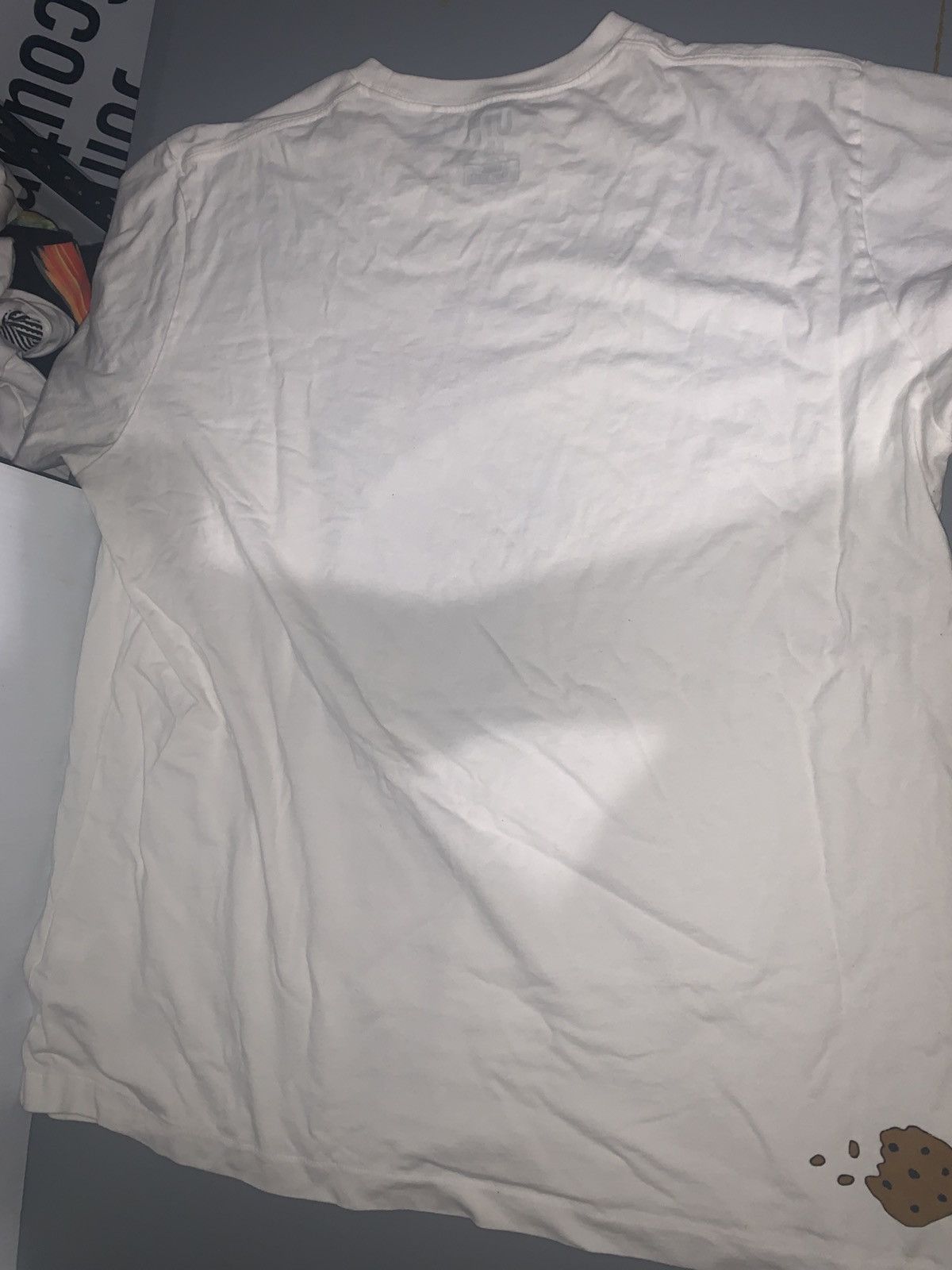 Kaws × Uniqlo UniqloxKAWS xSesame Street Cookie Monster white tee Size XL Size US XL / EU 56 / 4 - 2 Thumbnail