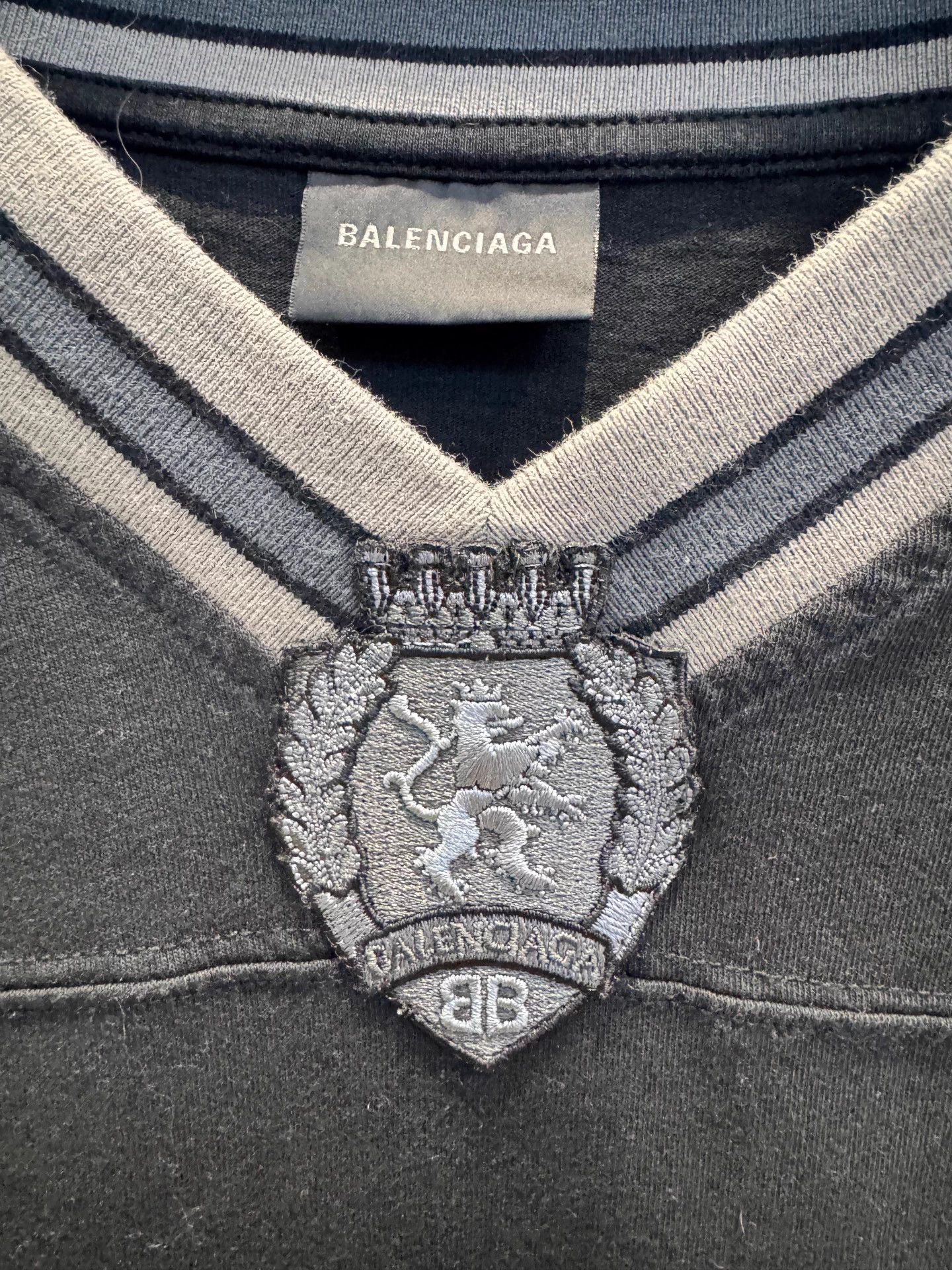 Balenciaga Balenciaga 25FW 3B Football V-neck SS Tee Black XL Size US XL / EU 56 / 4 - 2 Thumbnail