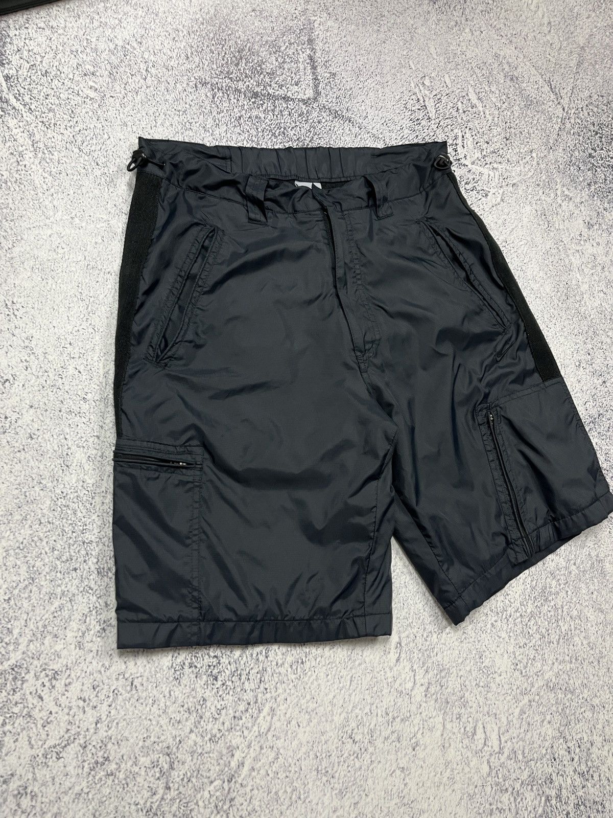 Nike Vintage 00’s Nike Vintage Nylon Shorts Swoosh Y2K Black Hype Size US 31 - 4 Thumbnail