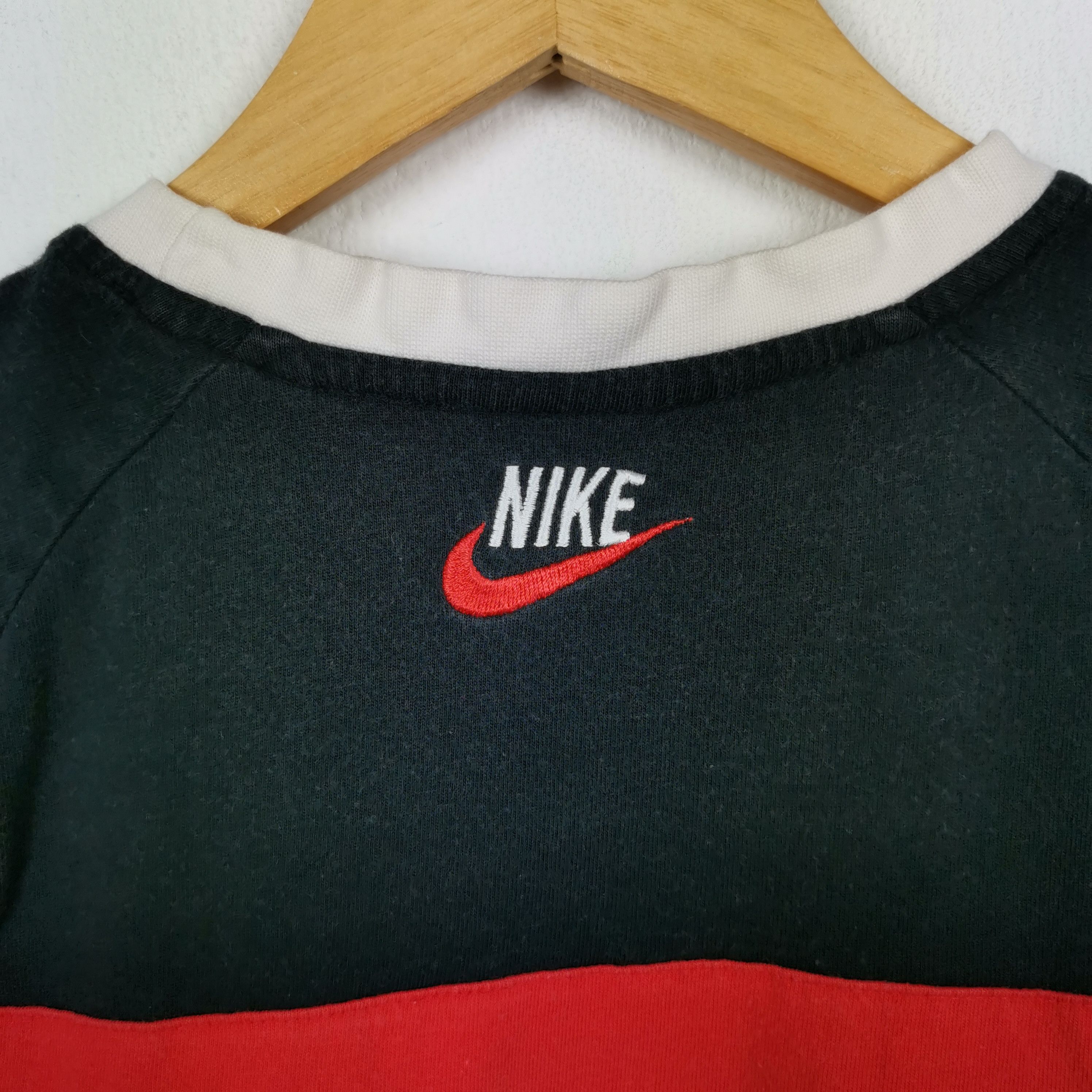 Vintage Vintage Y2K Nike T-Shirt Nike Swoosh Tees Stripe Tees Size US S / EU 44-46 / 1 - 9 Thumbnail