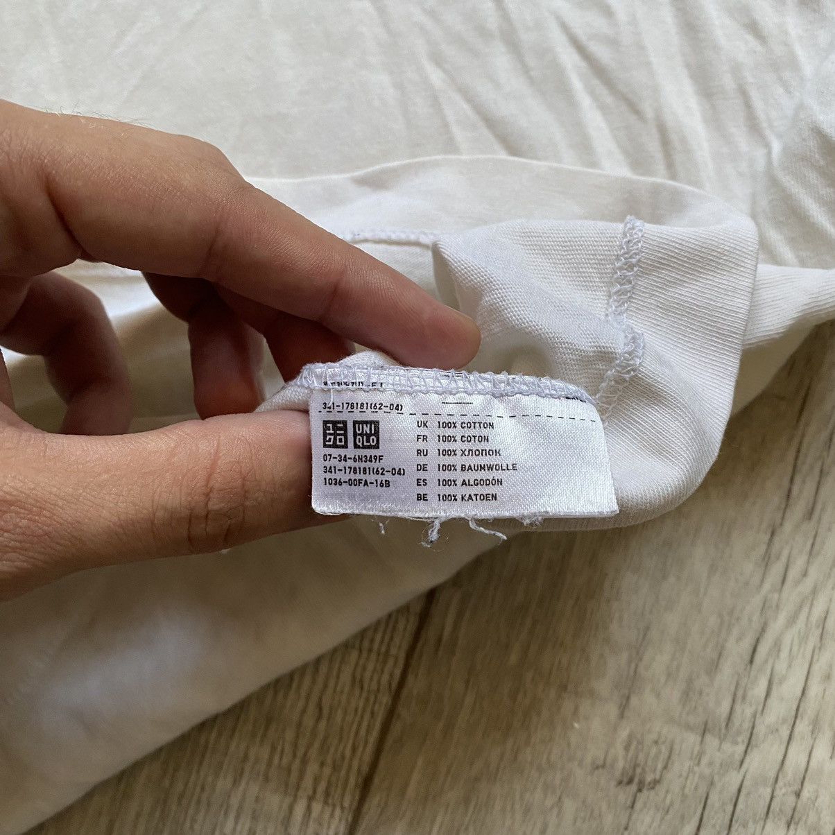 Kaws × Uniqlo UNIQLO X KAWS BIG LOGO T SHIRT Size US M / EU 48-50 / 2 - 7 Thumbnail