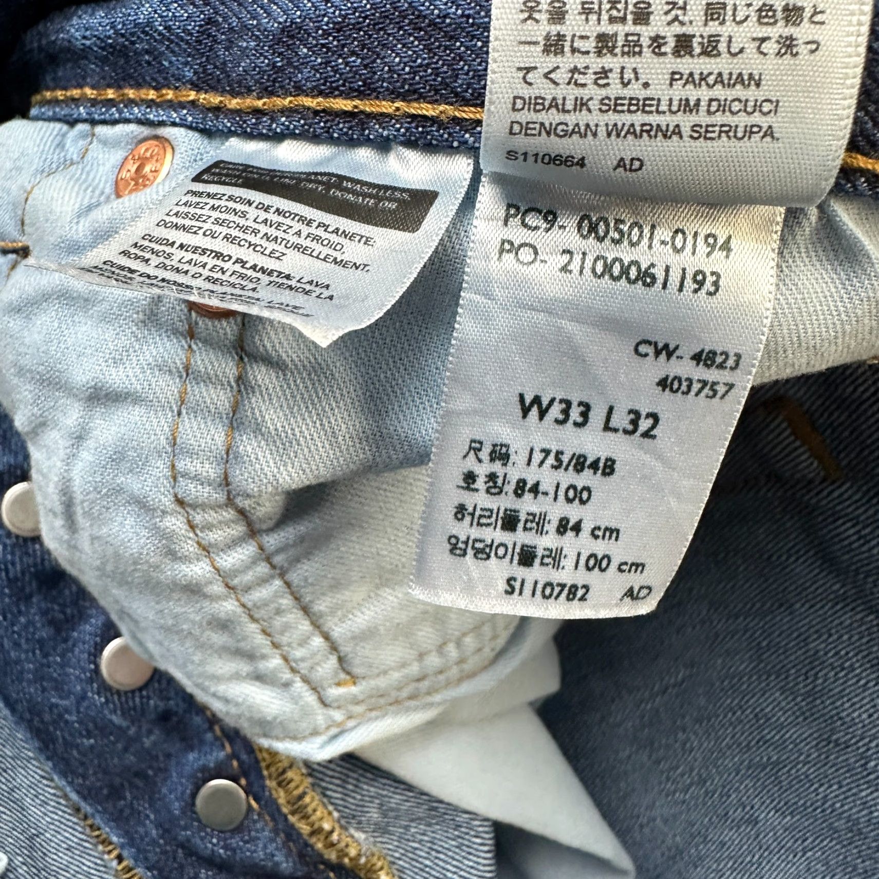 Levi's Levi's 501 Jeans Mens 33x30 Blue Denim Straight Button Fly Vintage No 90s Theme Regular Fit Size US 33 - 6 Thumbnail