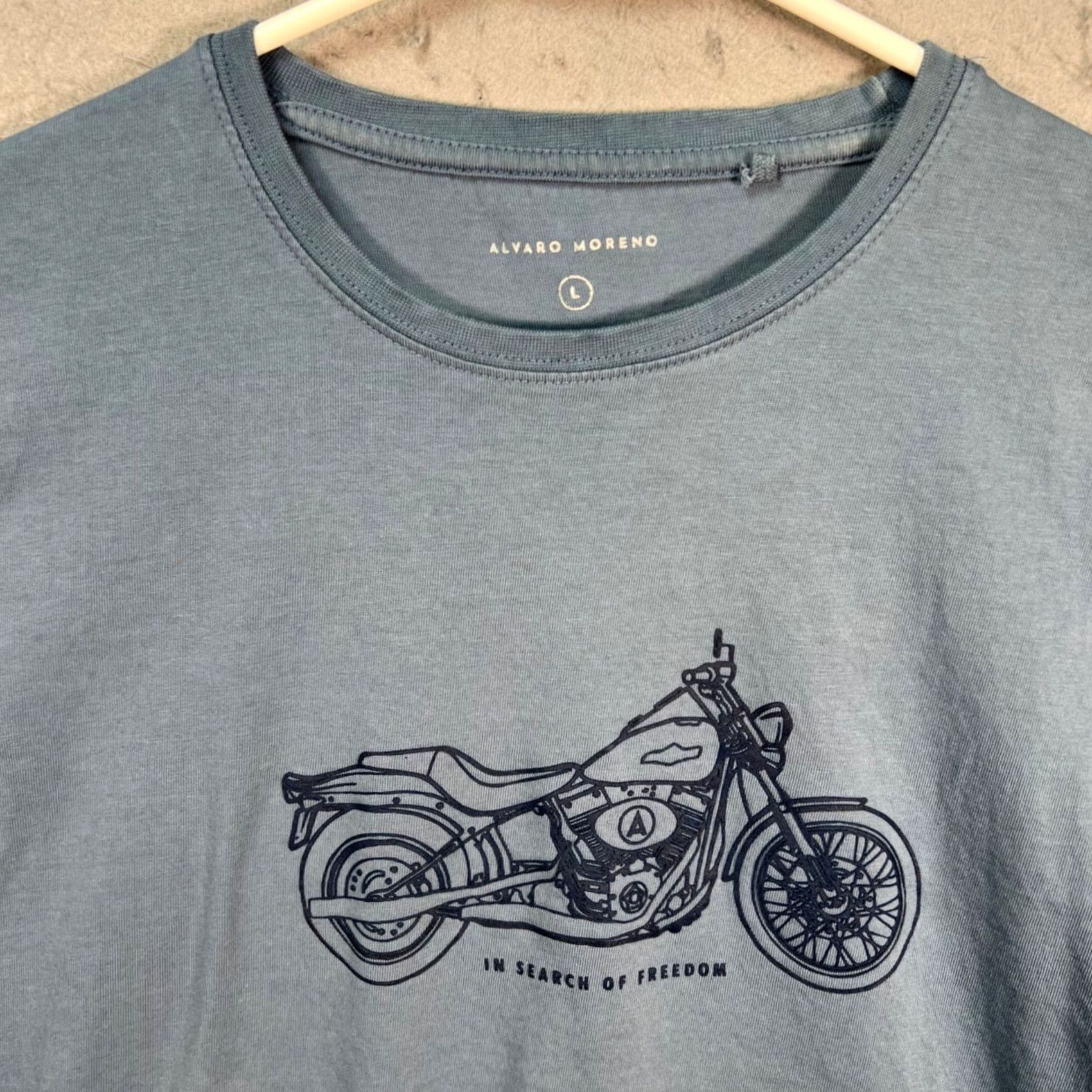 Vintage Alvaro Moreno Mens Large Blue T-Shirt "In Search Of Freedom" Motorcycle Shirt Size US L / EU 52-54 / 3 - 5 Thumbnail