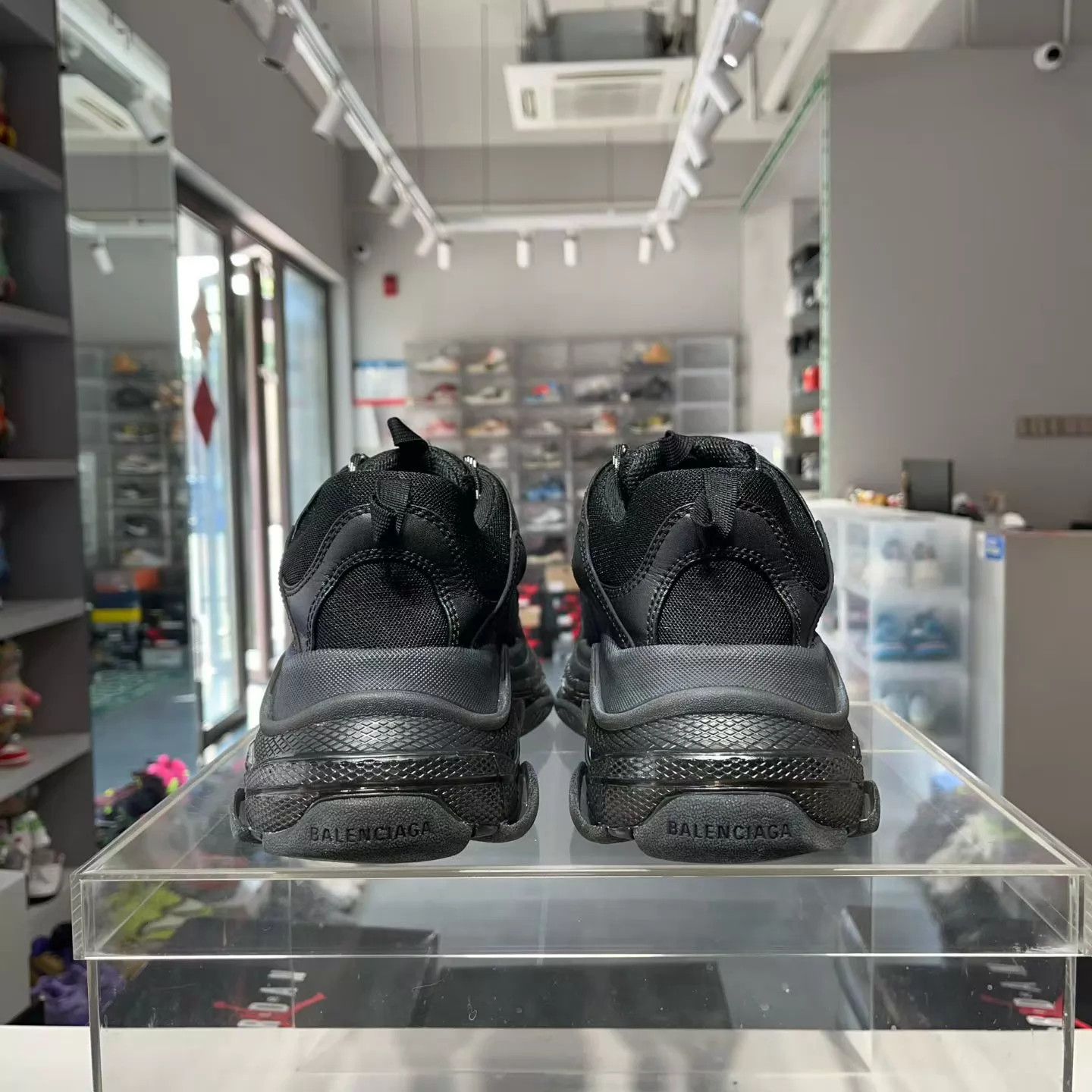 Balenciaga Balenciaga Triple S New Black Air Dad Sneaker 42 Near Mint Size US 9 / EU 42 - 4 Thumbnail