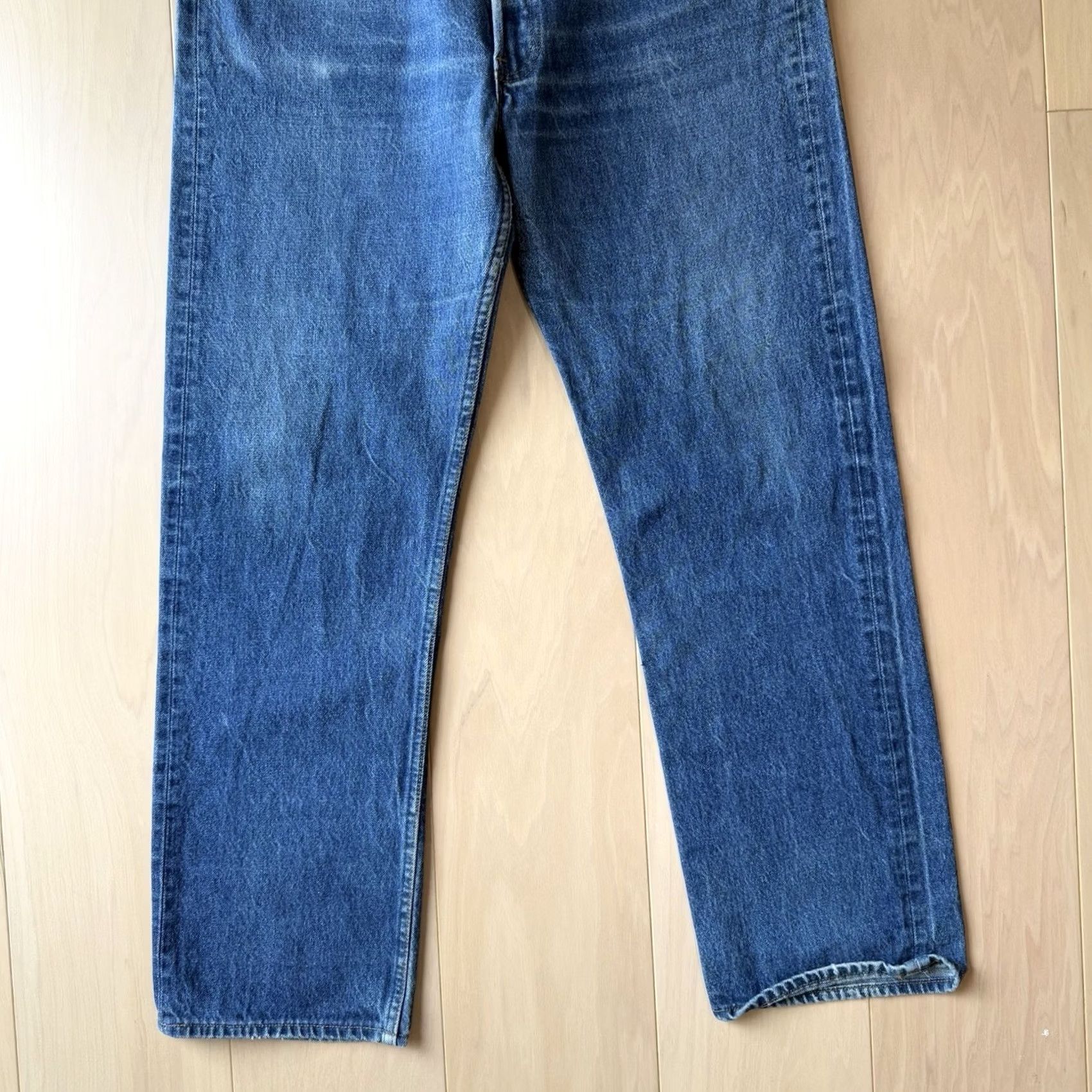 Levi's VINTAGE Levi's 501 Jeans 37 Blue Dark Wash USA 80s Workwear Non Selvedge 5-Pocket Mens Straight Regular Denim Button Fly 30.5 In Inseam Size US 37 - 4 Thumbnail