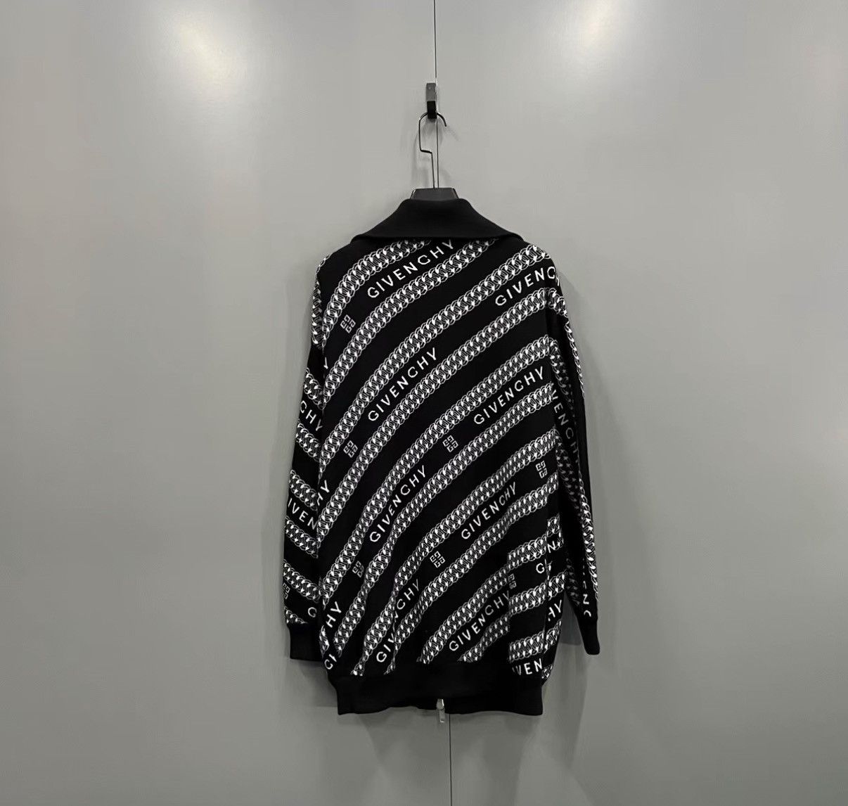 Givenchy Givenchy diagonal logo all-over print knit coat J41 Size US S / EU 44-46 / 1 - 2 Thumbnail