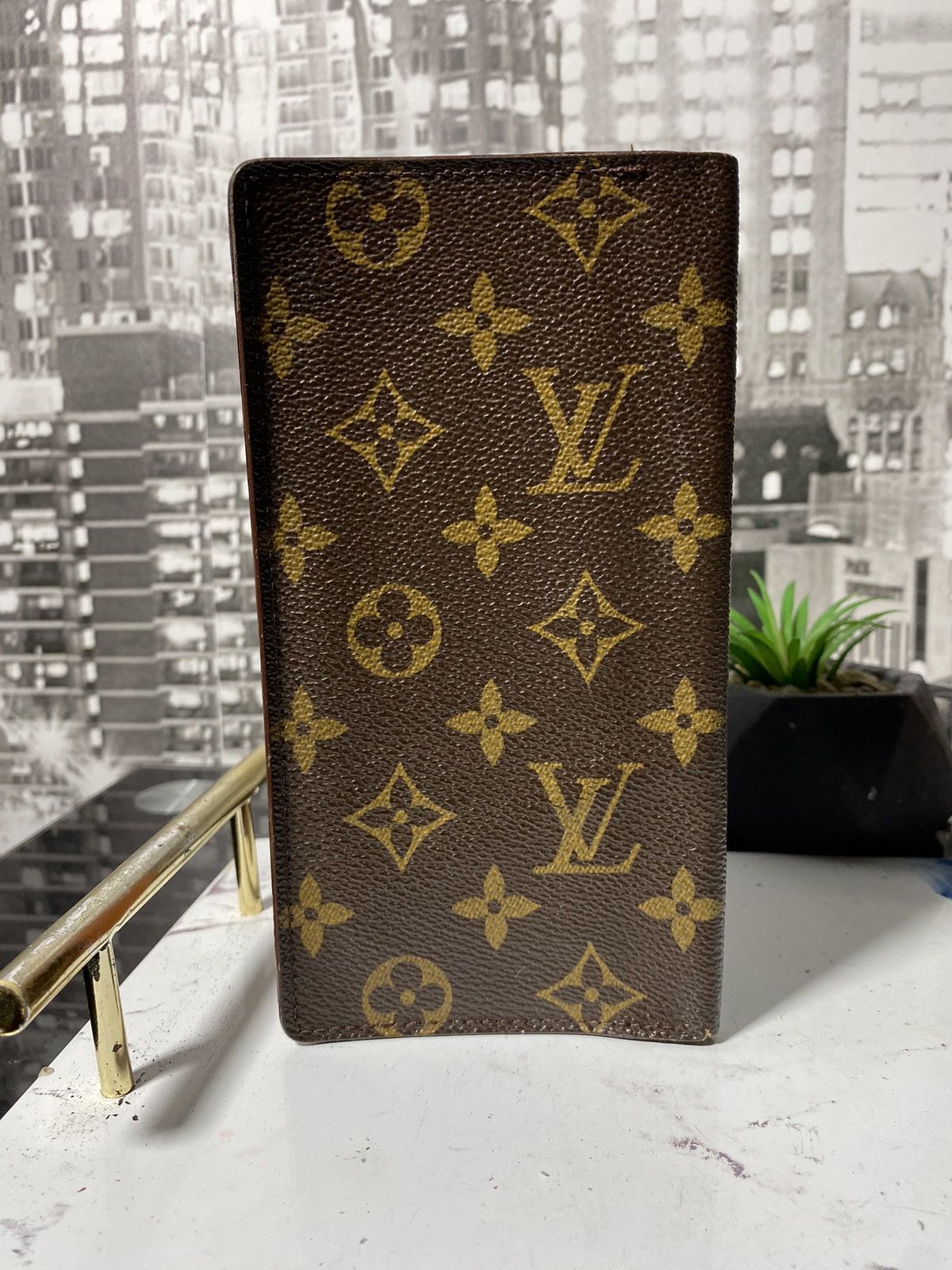 Louis Vuitton Authentic Louis Vuitton Checkbook Holder Size ONE SIZE - 3 Thumbnail