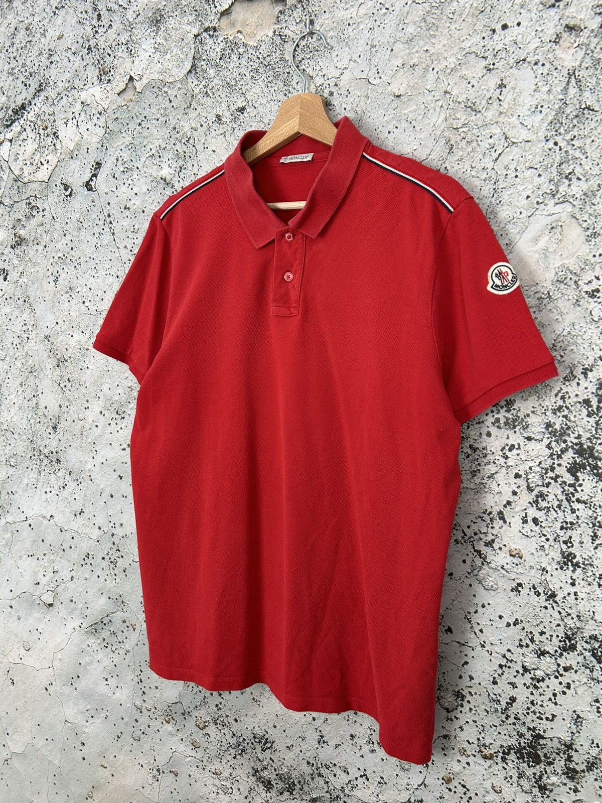Moncler Vintage Moncler Maglia Polo Manica Corta Red Luxury Rare Size US L / EU 52-54 / 3 - 2 Thumbnail