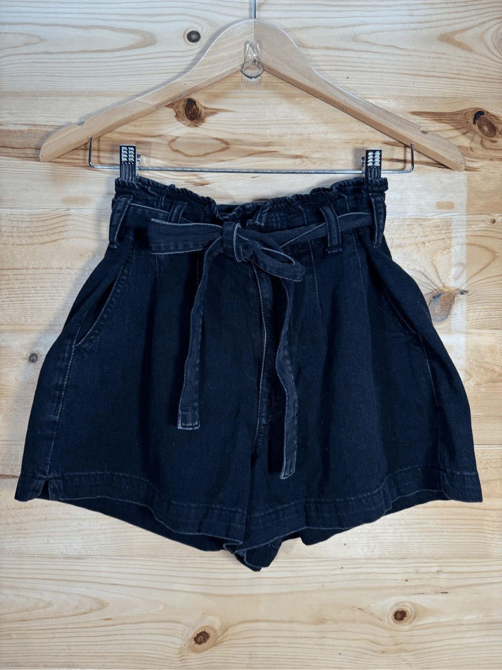 American Eagle Outfitters American Eagle Women's Size 6 Black Mom Shorts Belt Tie Size 28" / US 6 / IT 42 - 2 Thumbnail