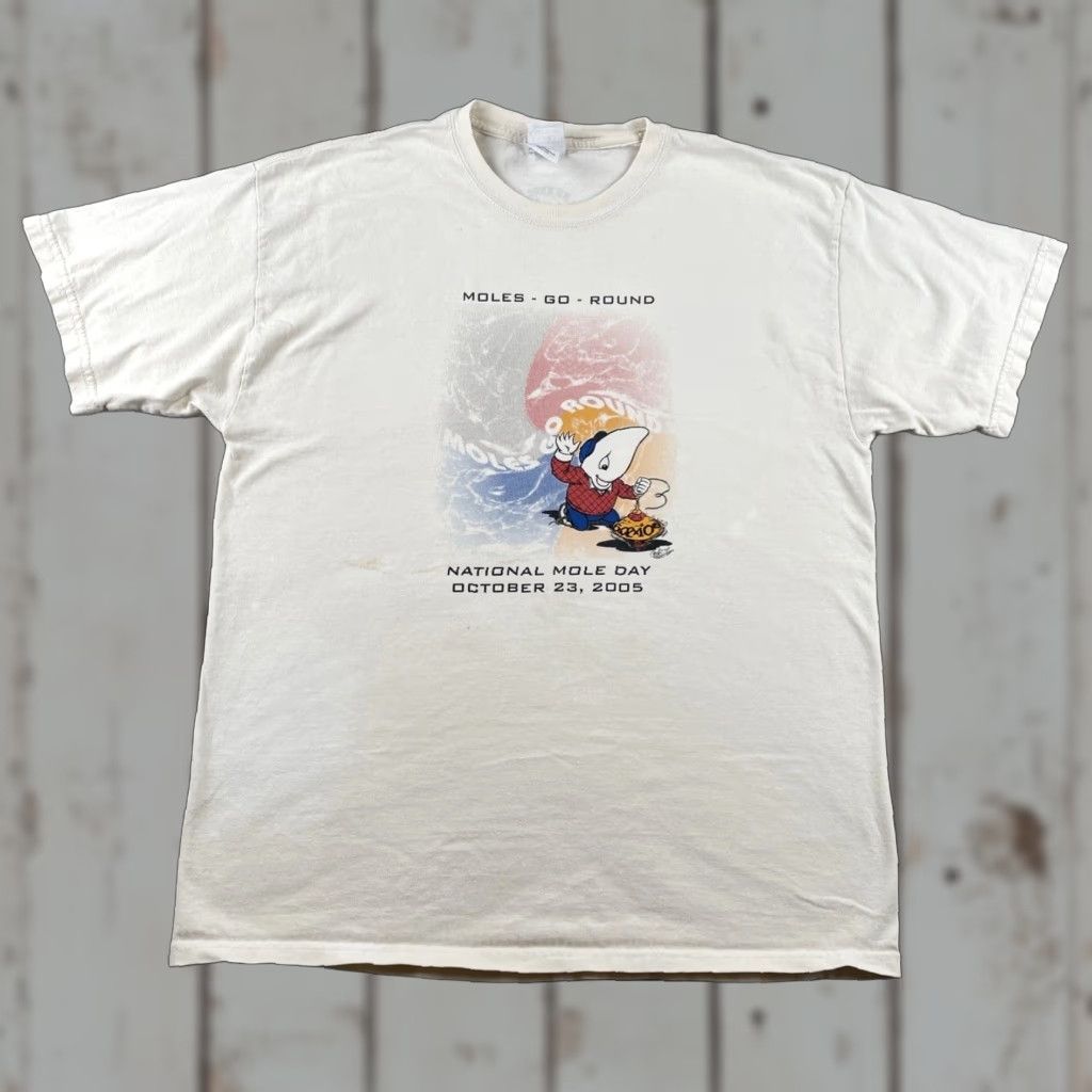 Gildan VINTAGE Gildan Mens Large White T Shirt Moles Go Round Mole Day 2005 Y2K Tee Size US L / EU 52-54 / 3 - 1 Thumbnail