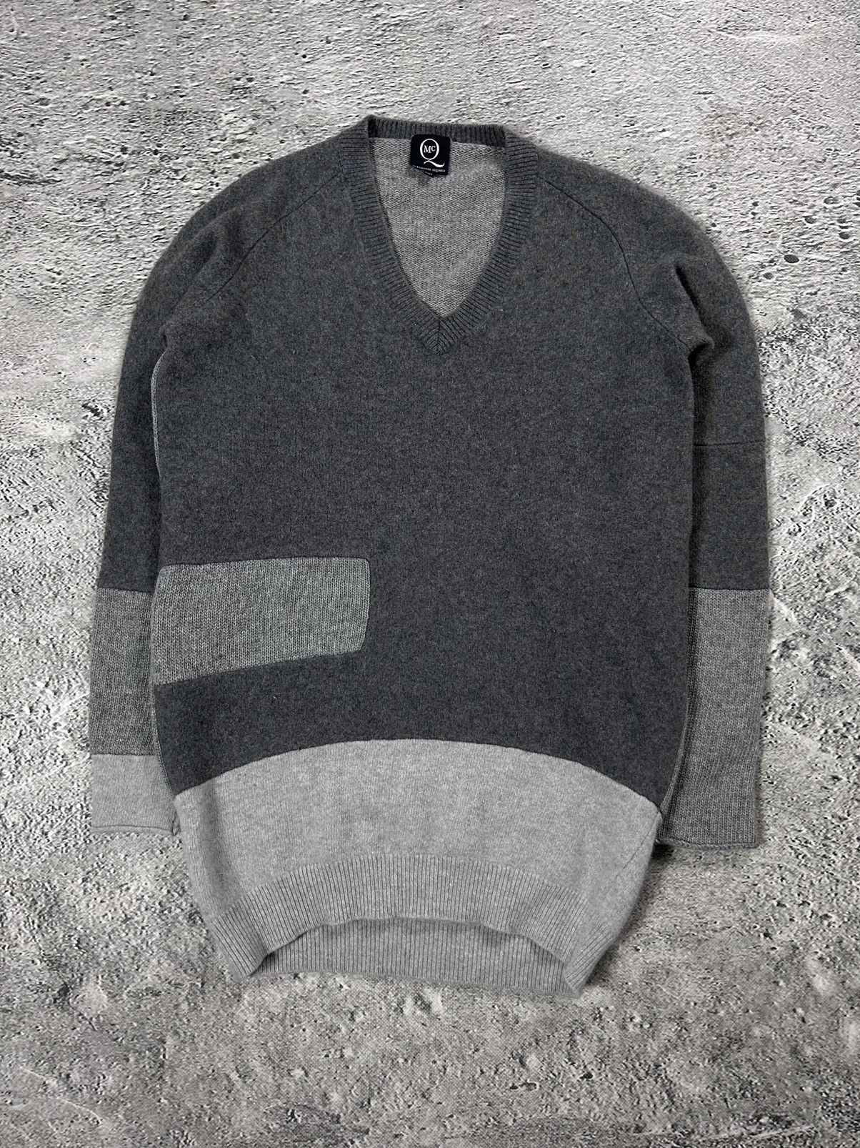 Alexander McQueen Alexander McQueen grey long sweater v neck Size US M / EU 48-50 / 2 - 1 Thumbnail