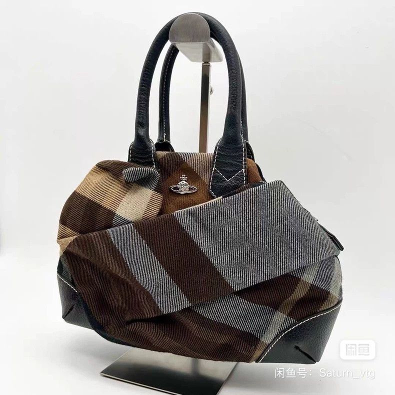 Vivienne Westwood Vivienne Westwood size os Classic brown coffee color checke Size ONE SIZE - 2 Thumbnail