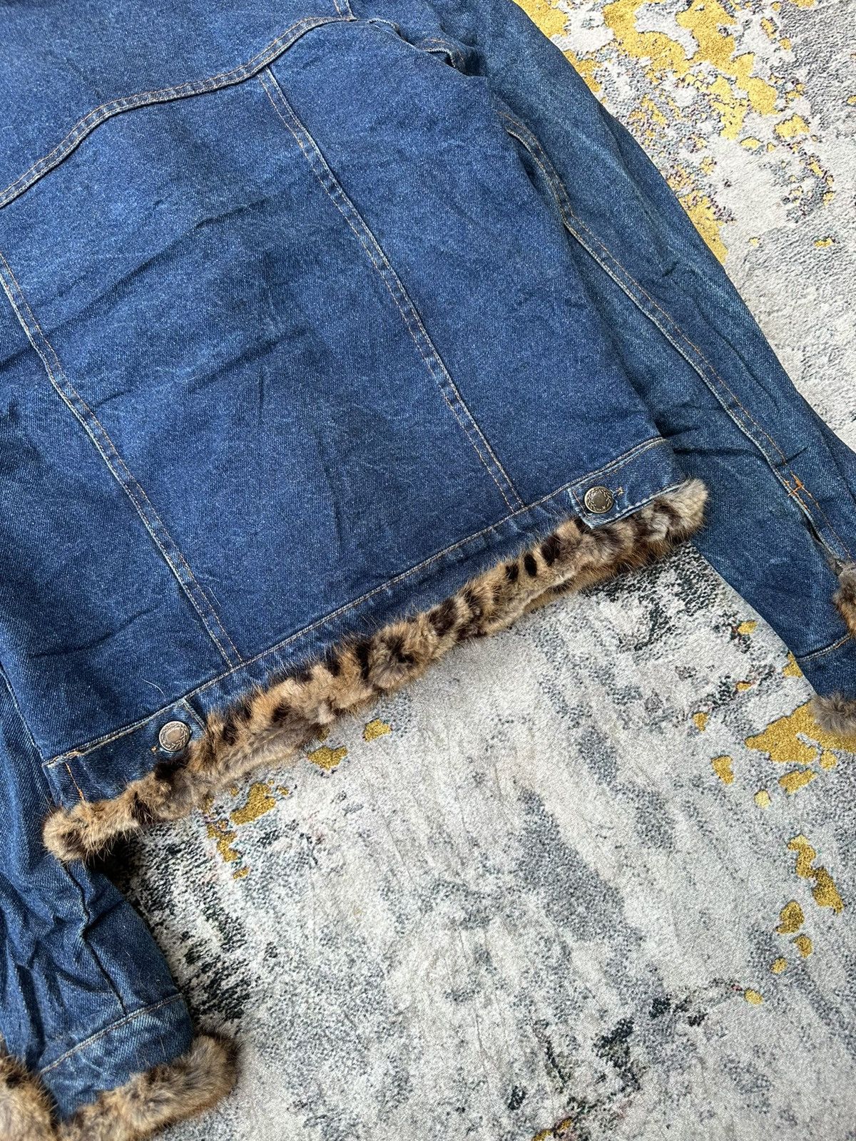 Le Grande Bleu (L.G.B.) CRAZY FAUX FUR COLLAR DENIM JACKET VINTAGE Y2K JAPAN STYLE Size US M / EU 48-50 / 2 - 8 Thumbnail