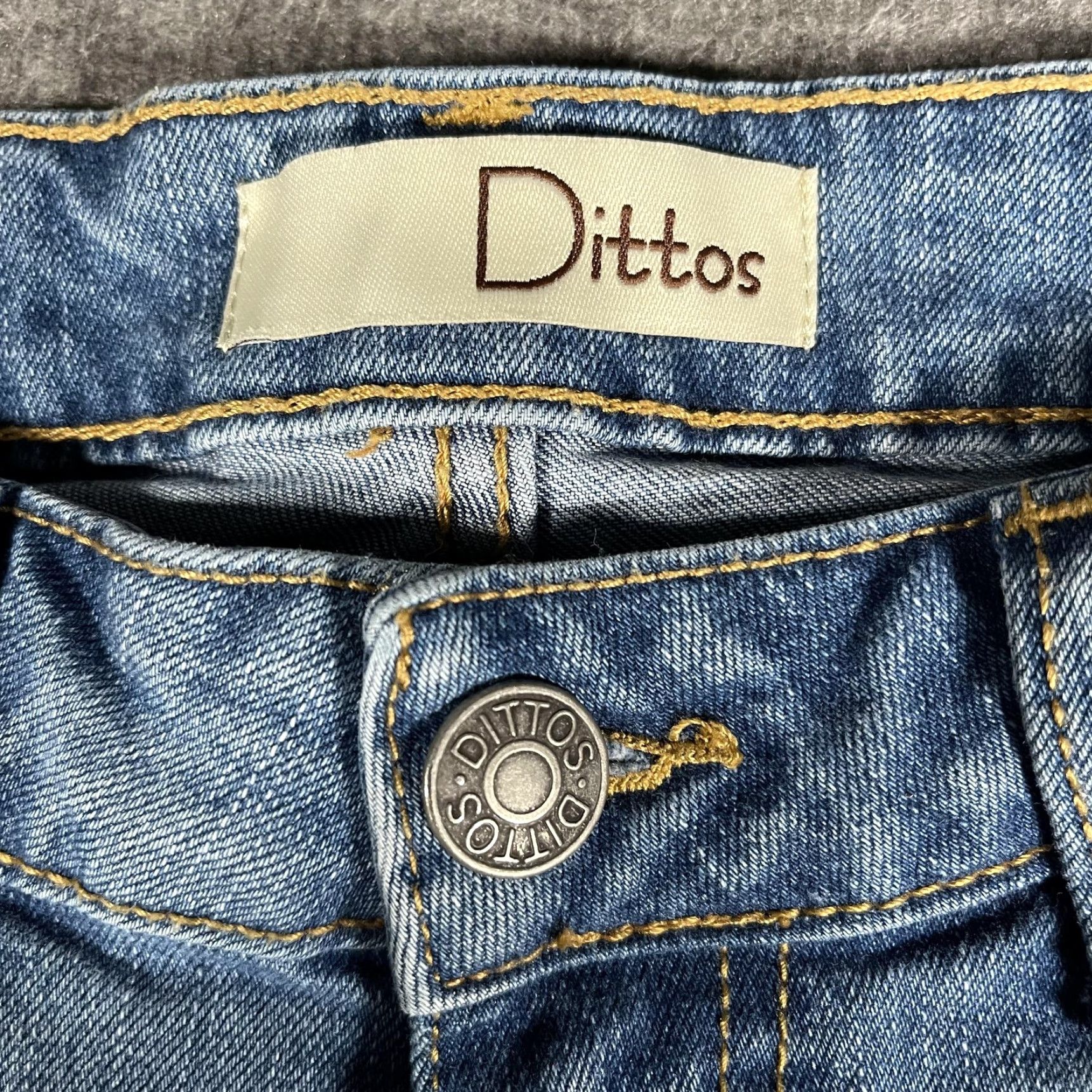 Denime Dittos Jeans Women's 8 Blue Straight Mid Rise Embroidered Floral Denim Y2K Size 30" / US 8 / IT 44 - 5 Thumbnail