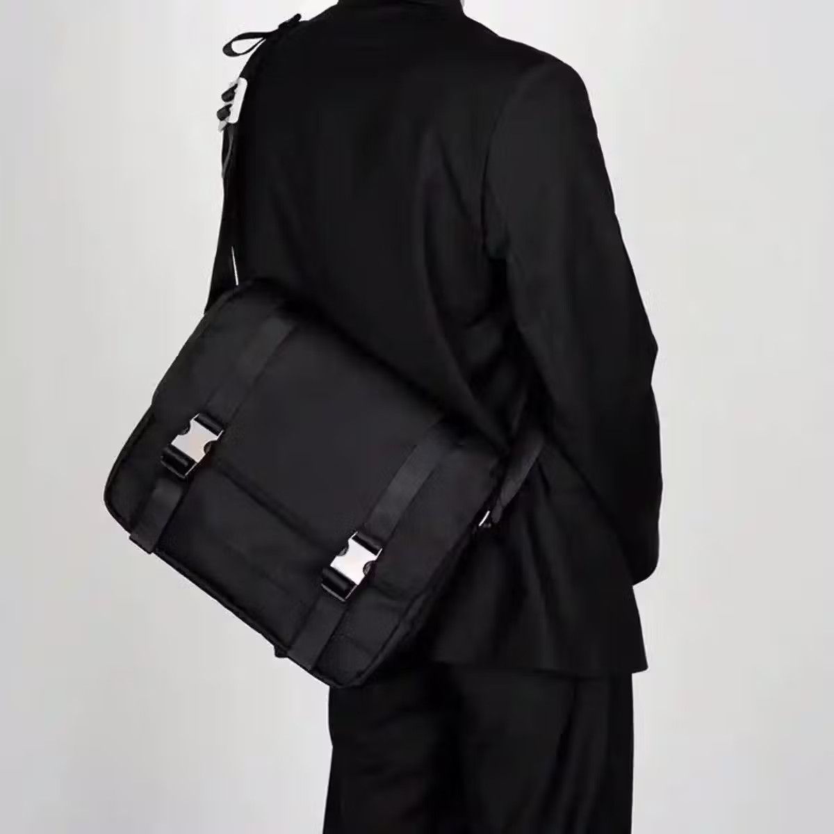Individualized Shirts Fashion shoulder bag messenger bag vintage Size ONE SIZE - 1 Thumbnail