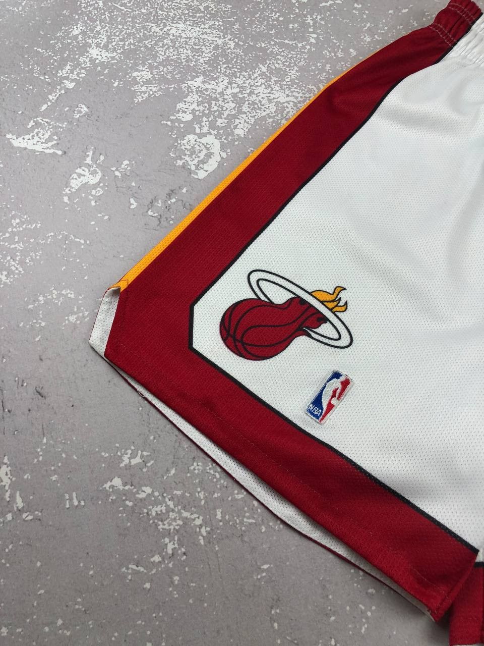 Champion VTG 90’s Miami Heat NBA Tim Hardaway champion shorts Size US 36 / EU 52 - 3 Thumbnail