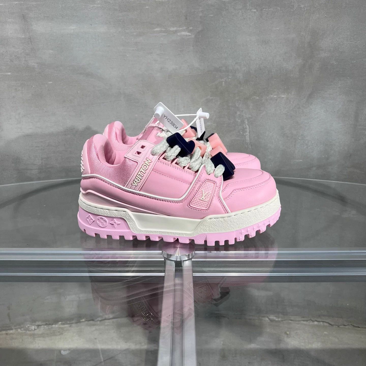Louis Vuitton LV Trainer Pink Size 35 (runs large) Size US 4 / IT 34 - 4 Thumbnail