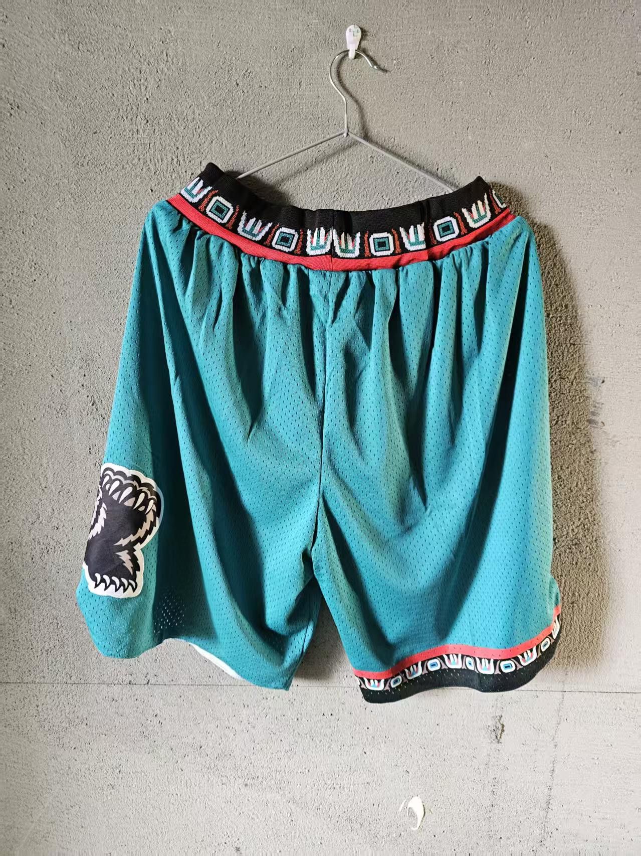 NBA Vintage Memphis Grizzlies Short L Size Size US 36 / EU 52 - 2 Thumbnail
