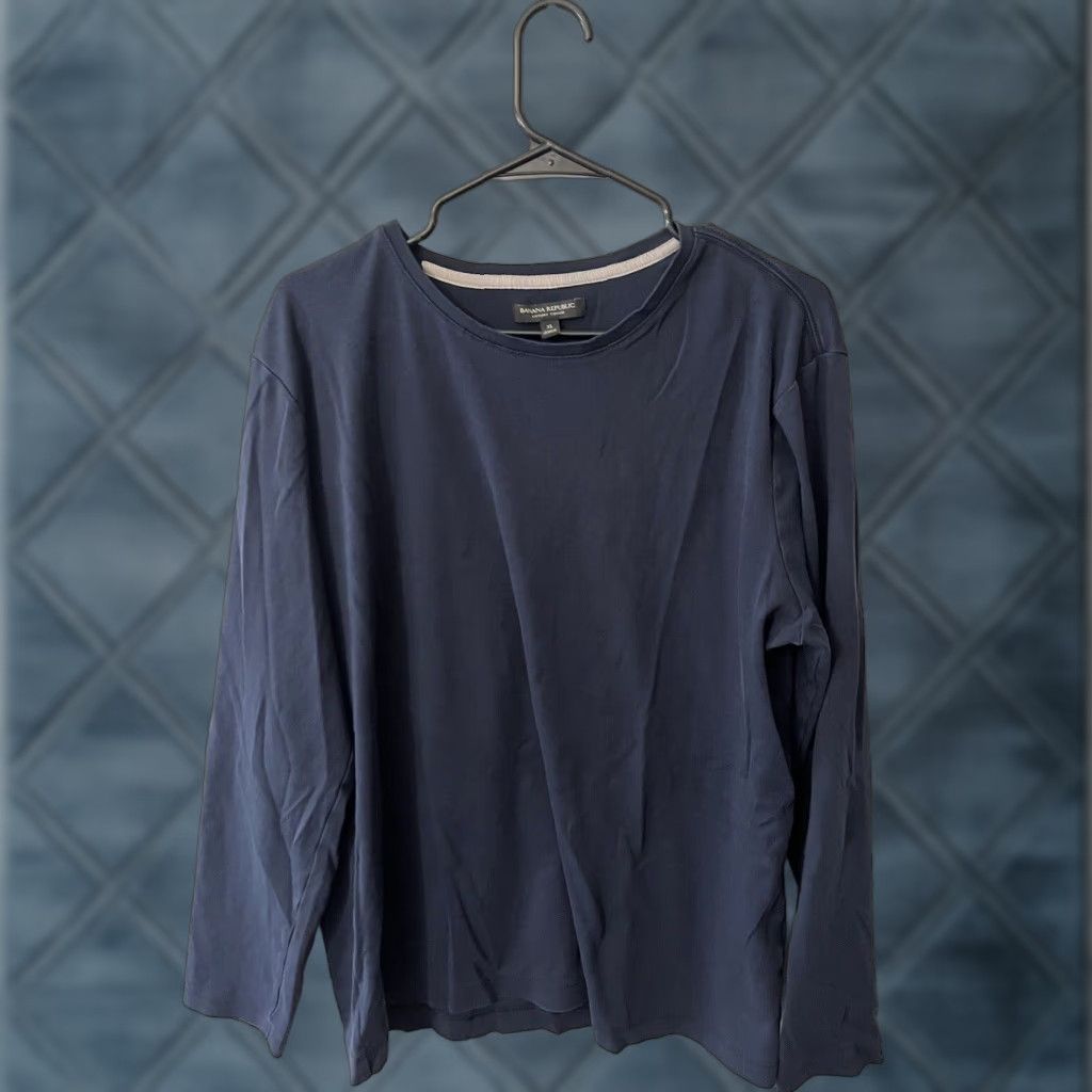 Banana Republic Banana Republic Luxury Touch Navy Blue solid Knit Pullover Sz XL Size US XL / EU 56 / 4 - 1 Thumbnail