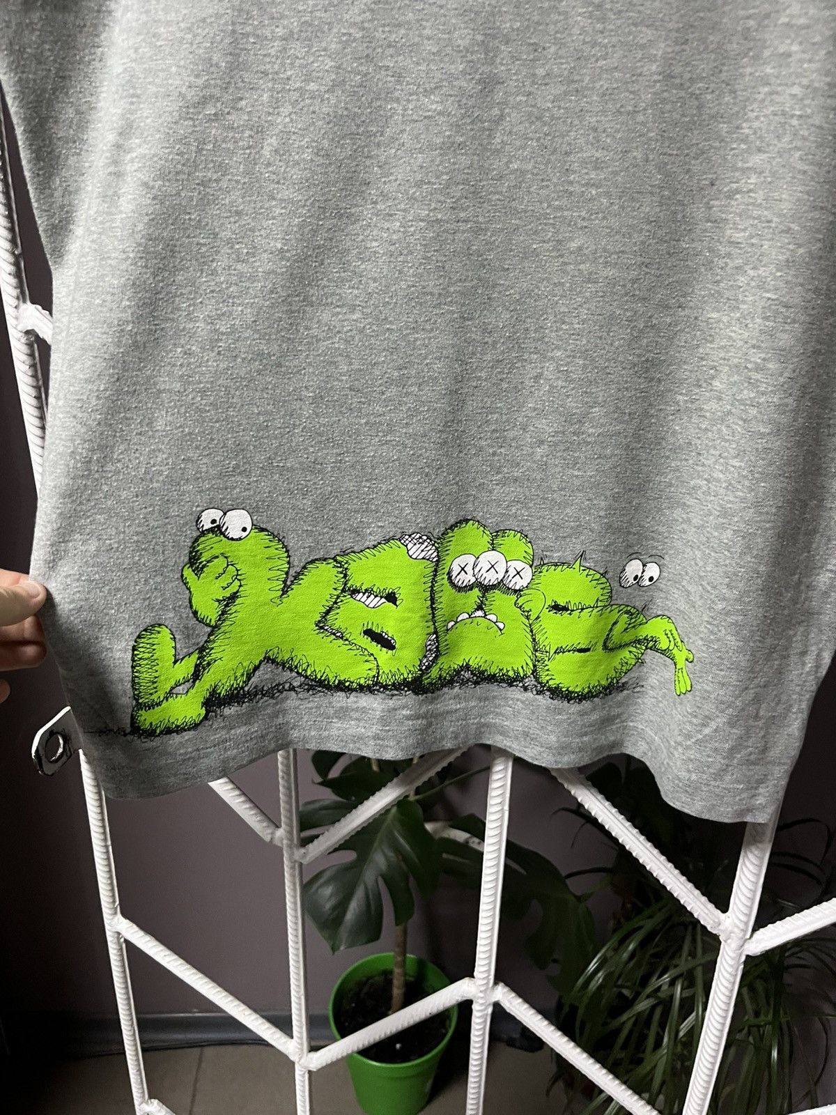 Kaws × Uniqlo Uniqlo Kaws Tee Size US M / EU 48-50 / 2 - 5 Thumbnail