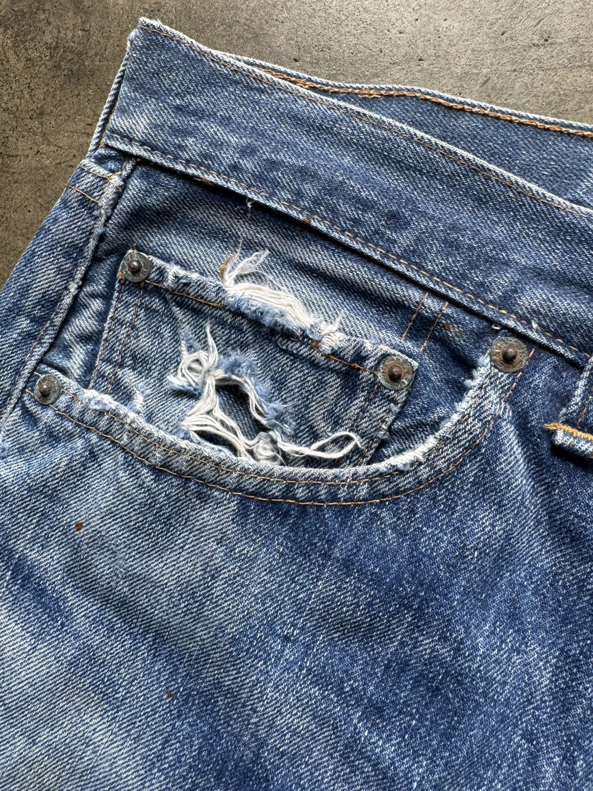 Vintage Vintage ‘80s Levi’s 501 Redline Selvedge Denim Jeans Size US 31 - 8 Thumbnail