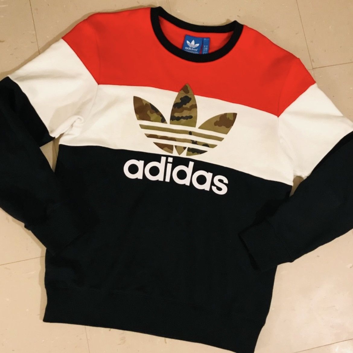 Adidas ADIDAS MEN'S RED WHITE BLACK SWEATSHIRT CAMO TREFOIL LOGO Size US M / EU 48-50 / 2 - 1 Thumbnail