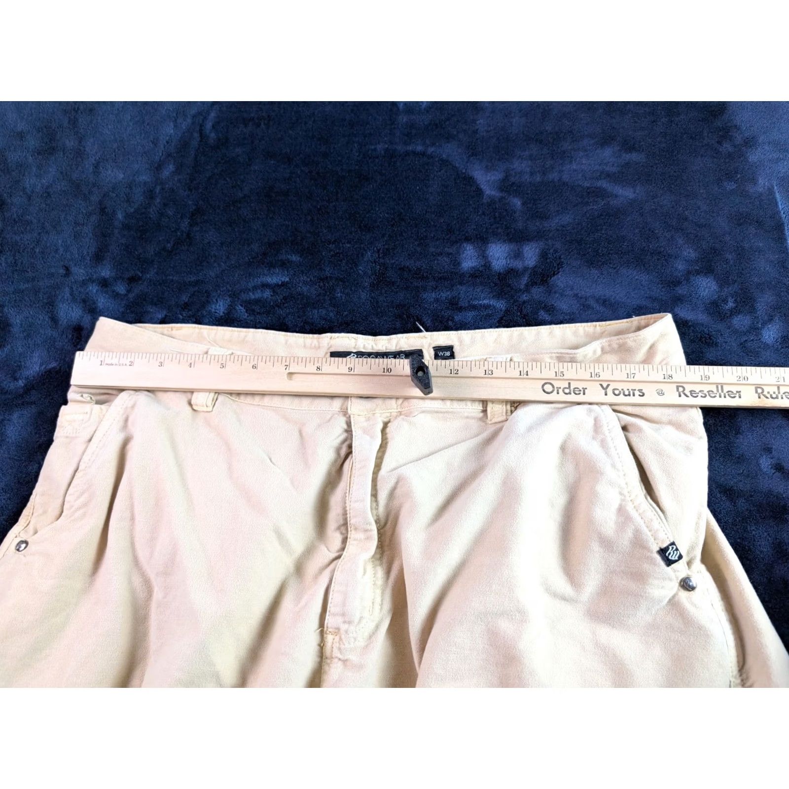Rocawear Rocawear Y2K Tan Zippered Baggy Cargo Shorts Men’s Size 38 READ - Beige Cotton, 38, Cargo, Pockets, Casual, Summer, Spring, Men, Regular Size US 38 / EU 54 - 2 Thumbnail