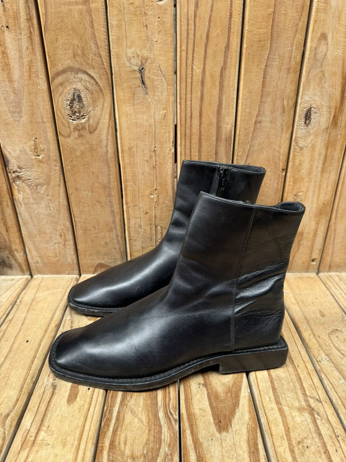 Balenciaga Balenciaga BB Back Rim Women’s black leather boots EUR 35 Size US 5 / IT 35 - 13 Thumbnail