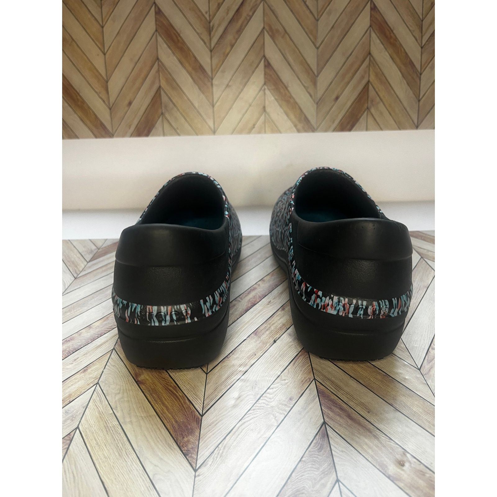 Crocs Crocs Neria Pro II LiteRide Floral Work Clogs Black W7 Size US 7 / IT 37 - 9 Thumbnail