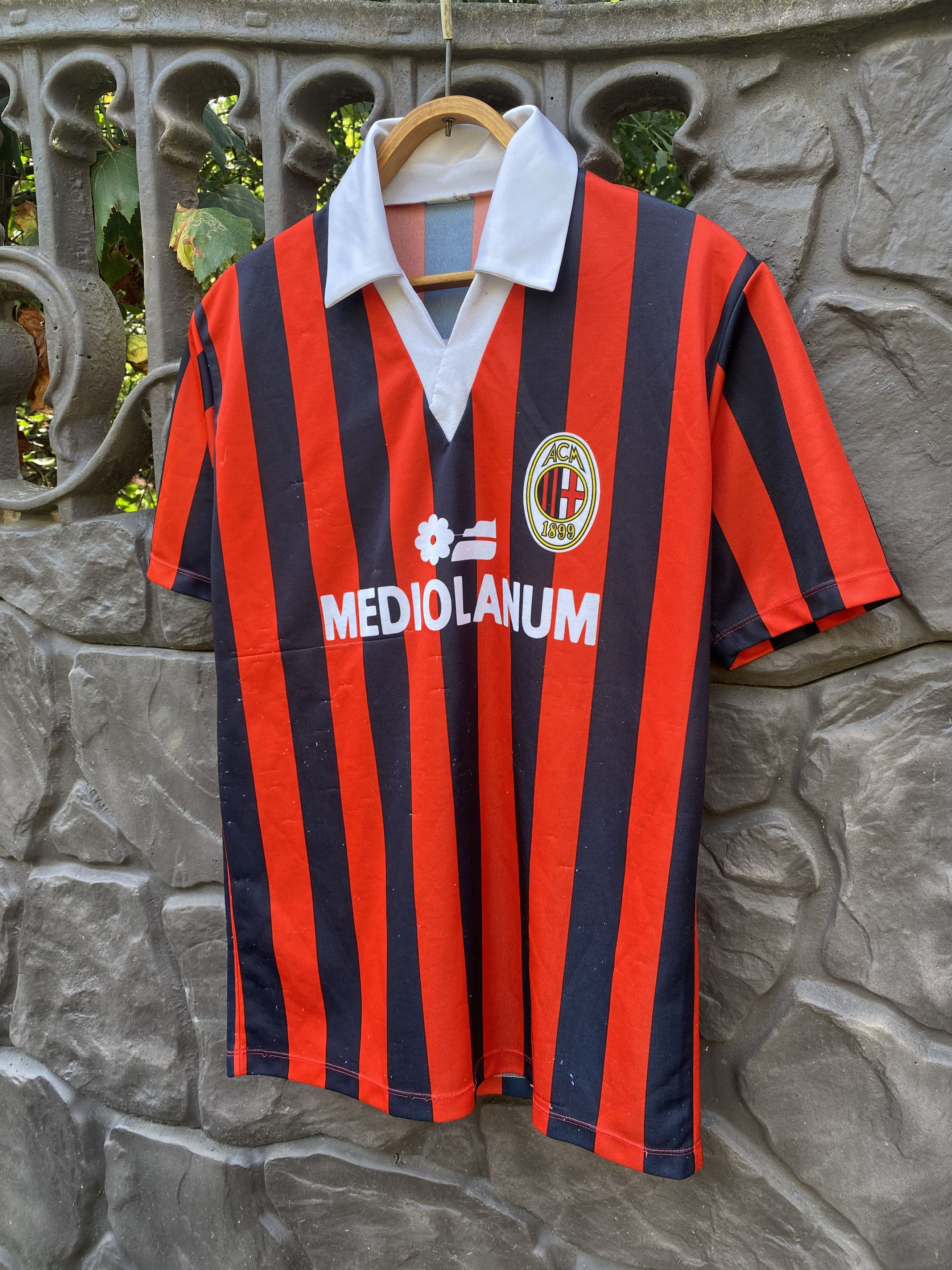 Vintage Vintage A.C MILAN Marco VAN BASTEN 9 Jersey Mediolanum Size US S / EU 44-46 / 1 - 12 Thumbnail