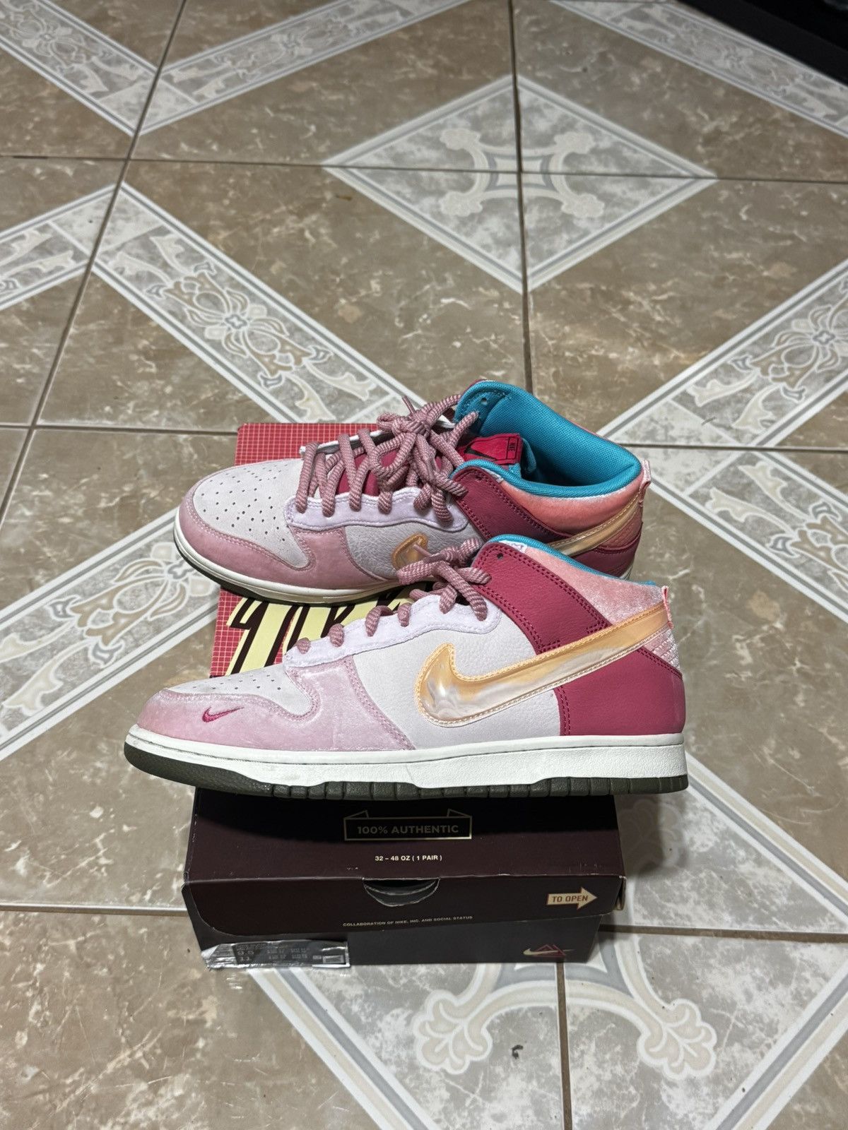 Social Status Social status strawberry milk mid dunks Size US 9.5 / EU 42-43 - 8 Thumbnail