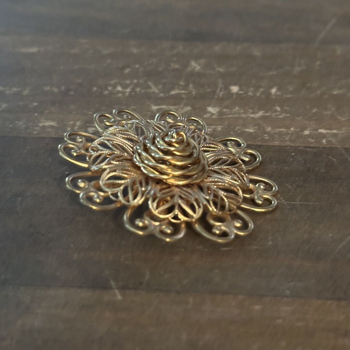 Vintage Vintage gold tone filigree flower brooch Size ONE SIZE - 3 Thumbnail