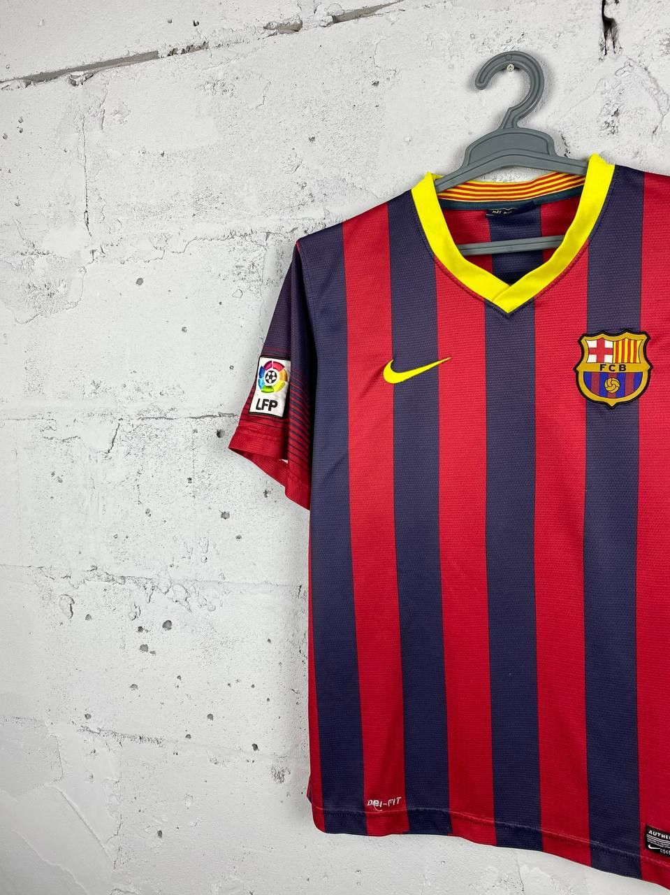 Nike F.C. Barcelona Vintage Jersey Rare Size M Size US M / EU 48-50 / 2 - 2 Thumbnail