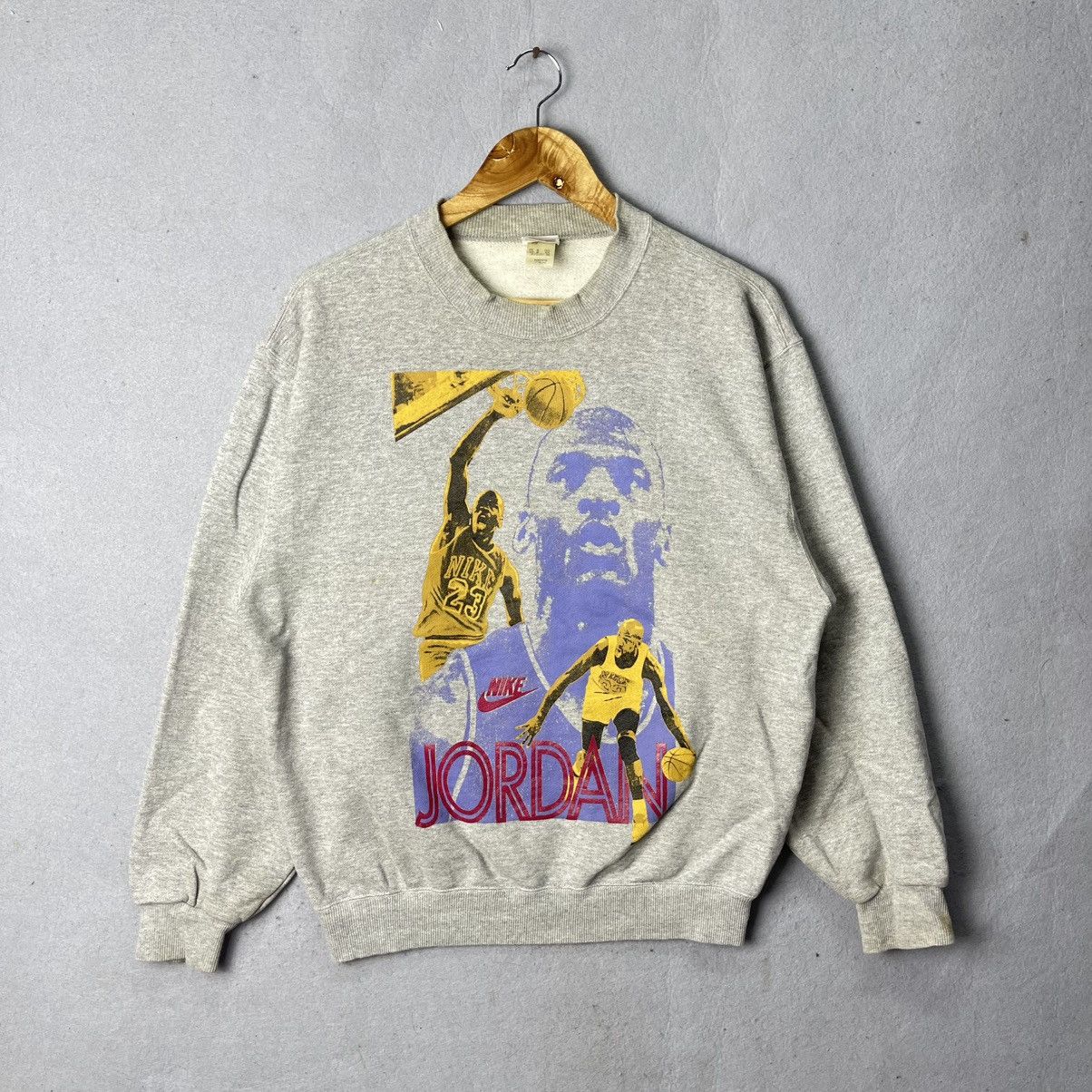 Nike Vintage Nike Michael Jordan Graphic Crewneck Sweatshirt Size US L / EU 52-54 / 3 - 1 Thumbnail