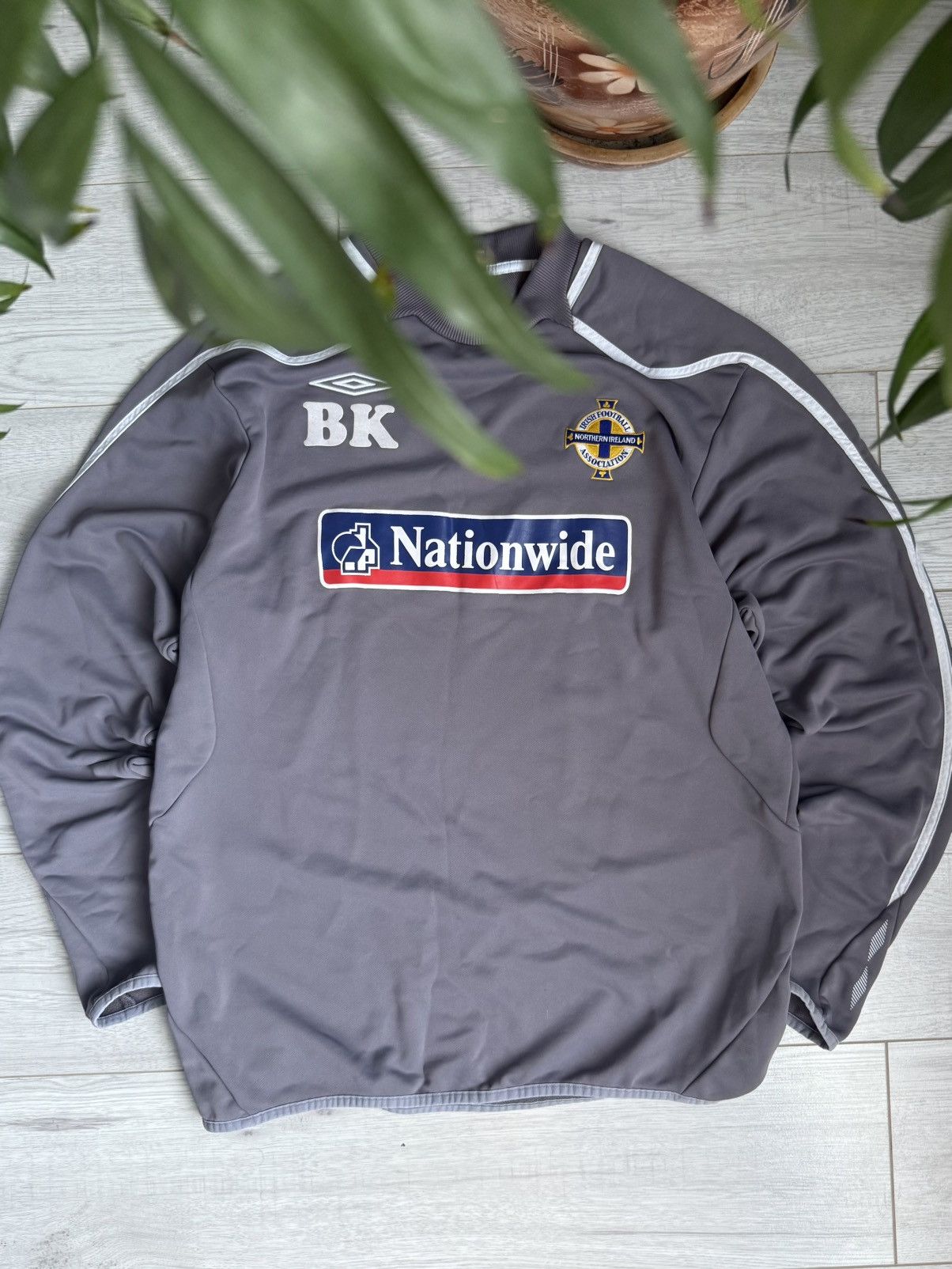 Umbro × Vintage Vintage Ireland Soccer Jersey Sweatshirt Umbri shirt Size US XL / EU 56 / 4 - 1 Thumbnail