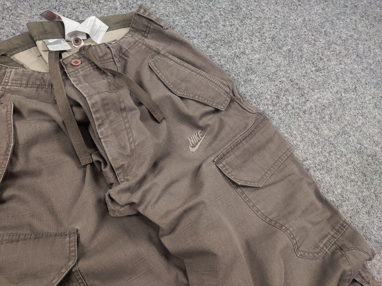 Nike Vintage Nike Cargo Canvas Baggy Beige Logo Shorts Y2K Style Size US 34 / EU 50 - 5 Thumbnail