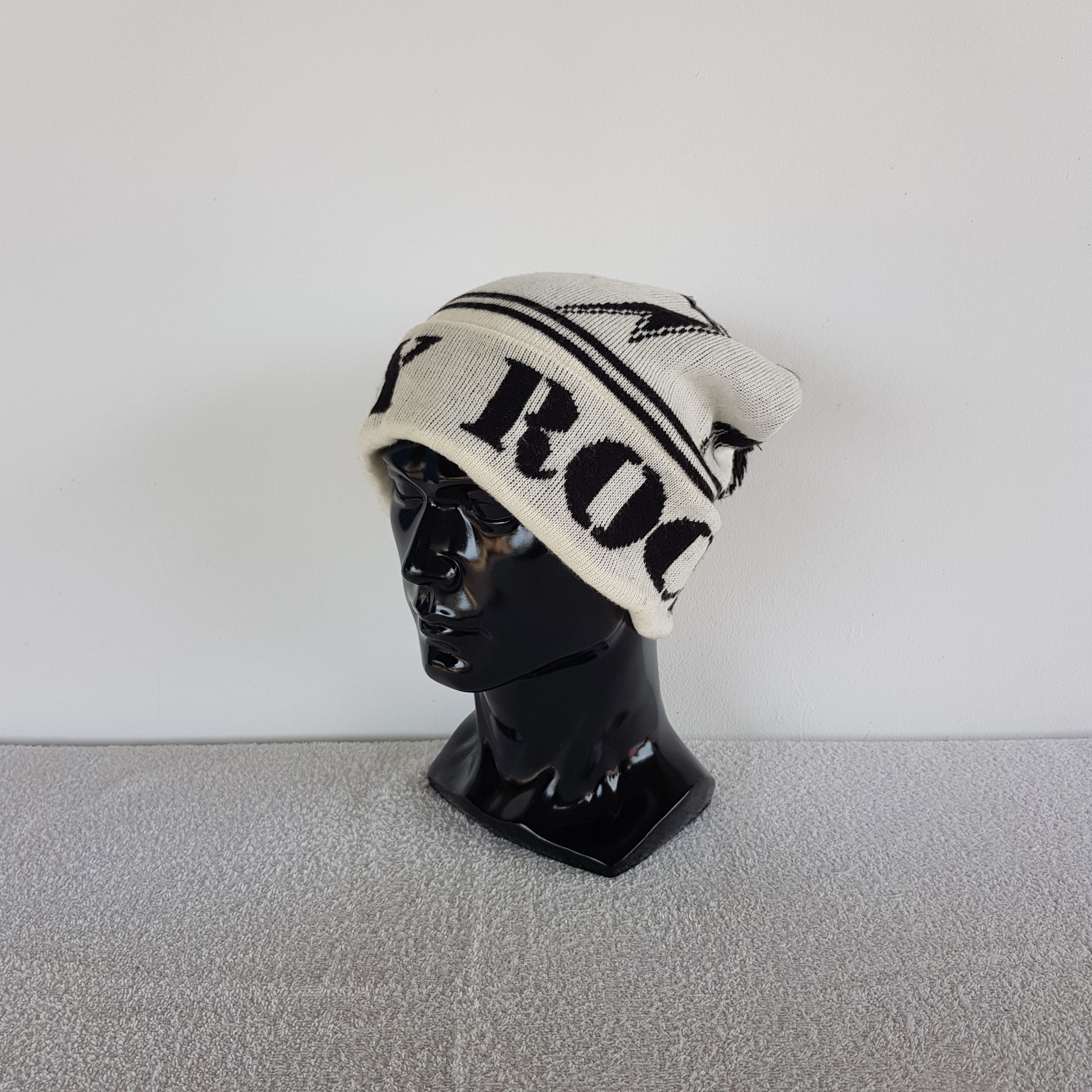 Japanese Brand Vintage Candy Rock Beanie Pom Pom Snow Caps Hats Size ONE SIZE - 1 Thumbnail