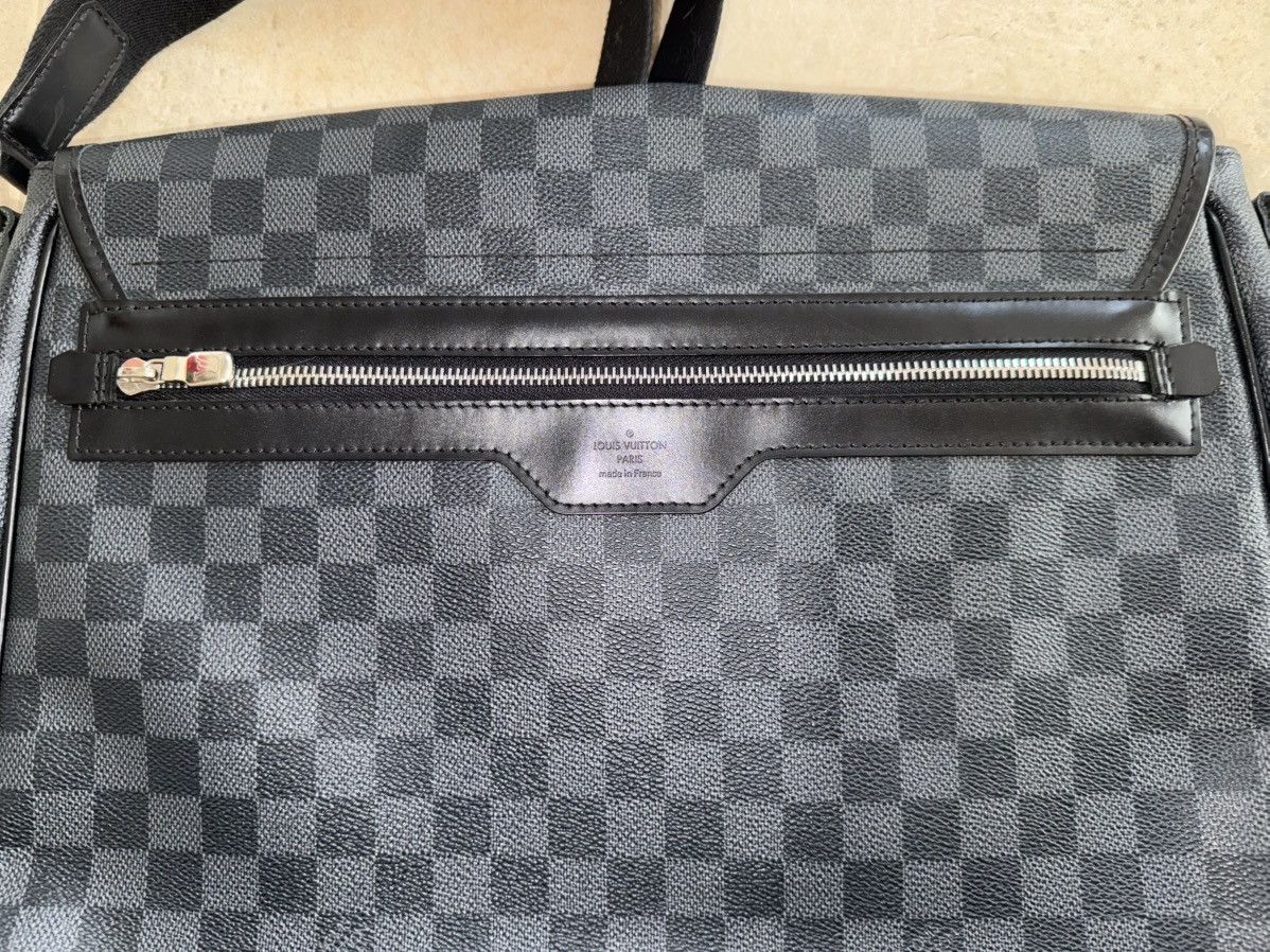 Louis Vuitton Louis Vuitton Daniel MM Damier Graphite Messenger Bag Size ONE SIZE - 11 Thumbnail