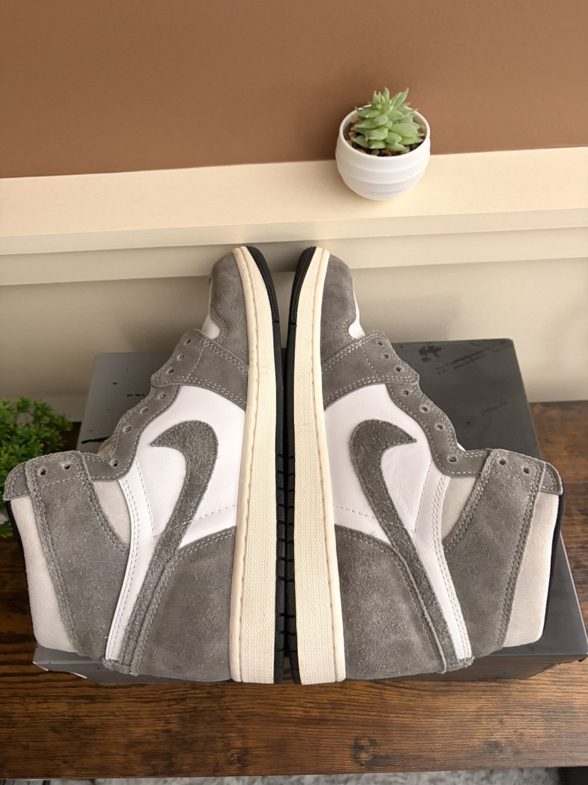 Jordan Brand Air Jordan 1 Retro High OG Black/White/ Light Smoke Grey Size US 9 / EU 42 - 4 Thumbnail