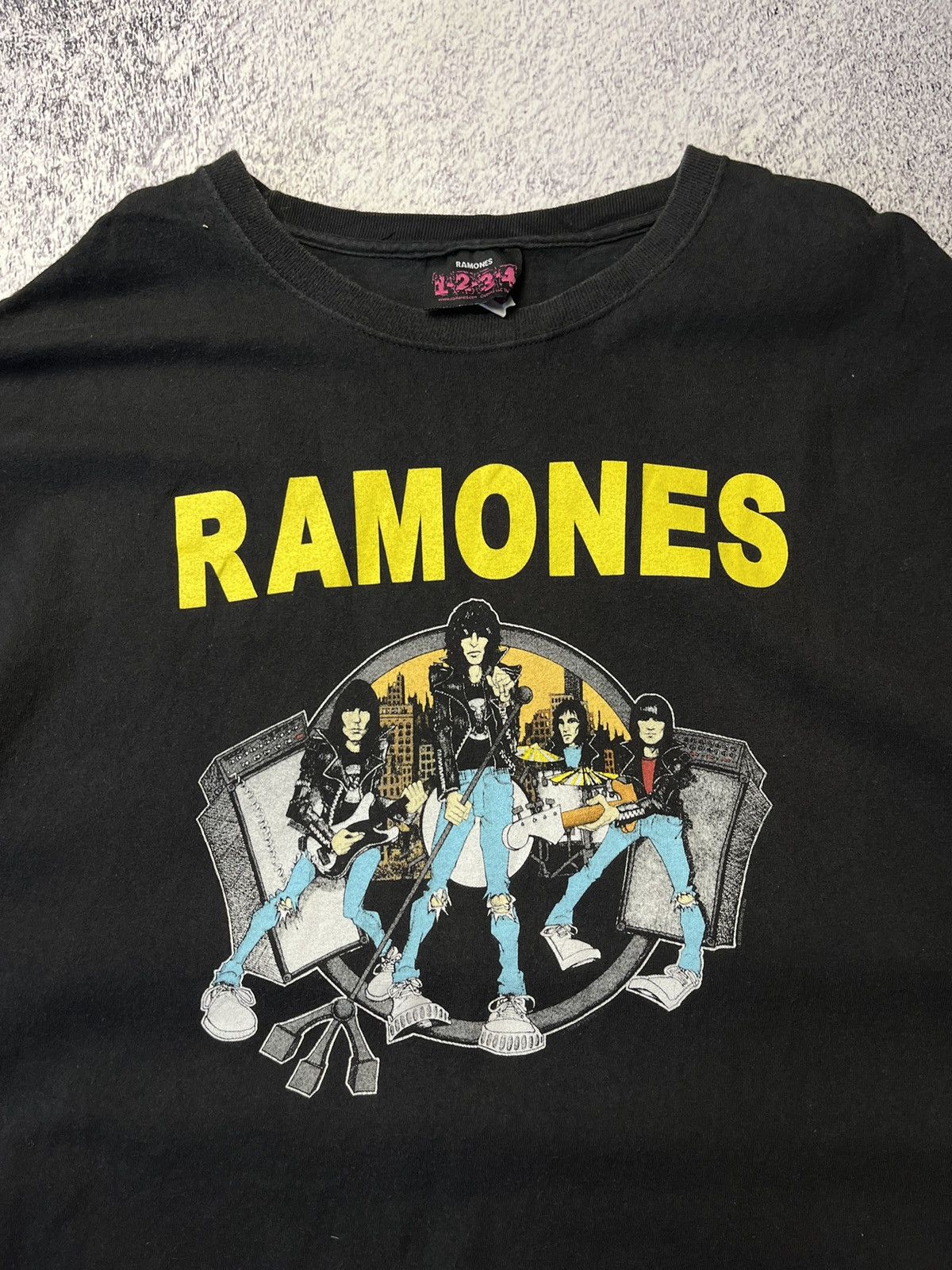 Band Tees 1999 Ramones Road to Ruin Vintage T Shirt Y2K Size US XL / EU 56 / 4 - 8 Thumbnail