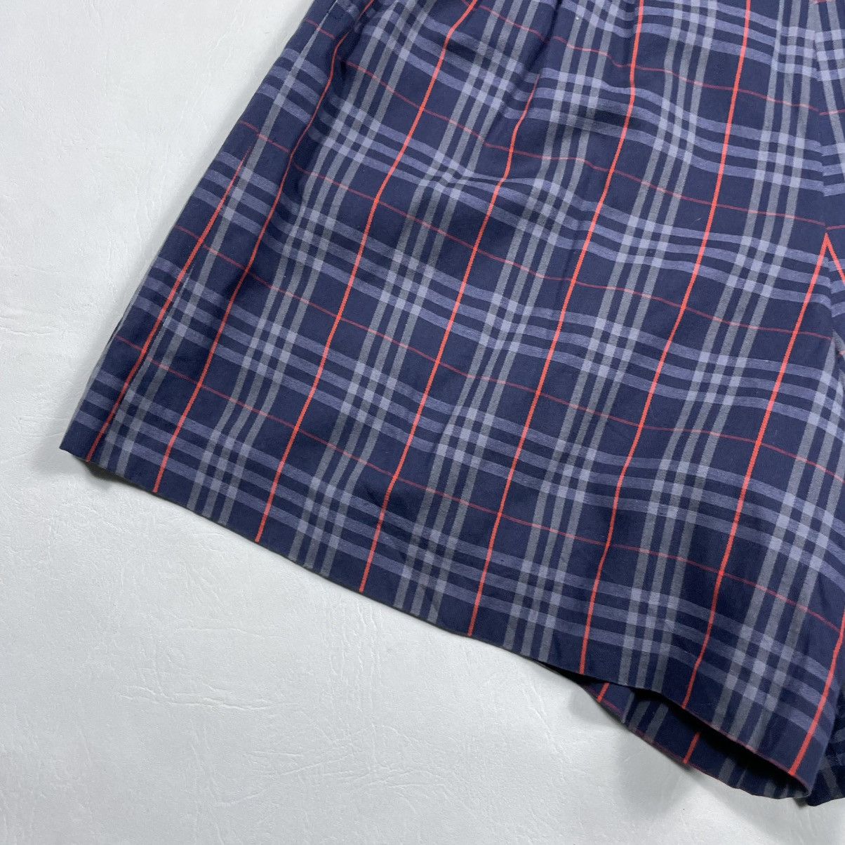 Burberry BURBERRY BLUE PLAID SHORT Size 27" / US 4 / IT 40 - 3 Thumbnail