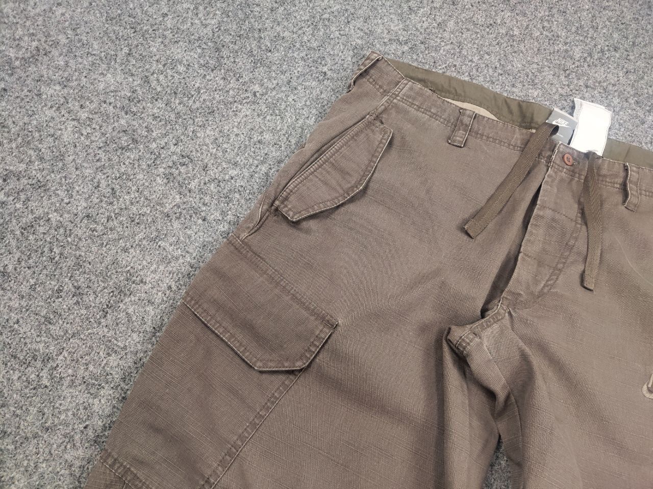 Nike Vintage Nike Cargo Canvas Baggy Beige Logo Shorts Y2K Style Size US 34 / EU 50 - 9 Thumbnail
