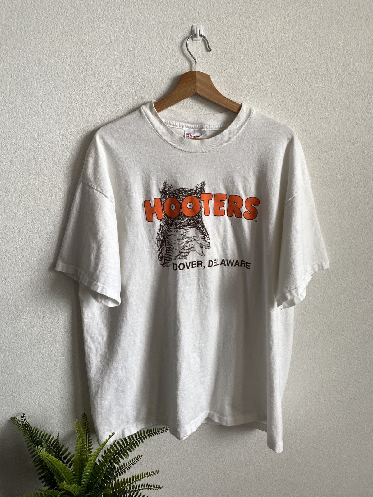 Vintage Vintage 90s Hooters Single Stitch Tee Size US XXL / EU 58 / 5 - 1 Thumbnail