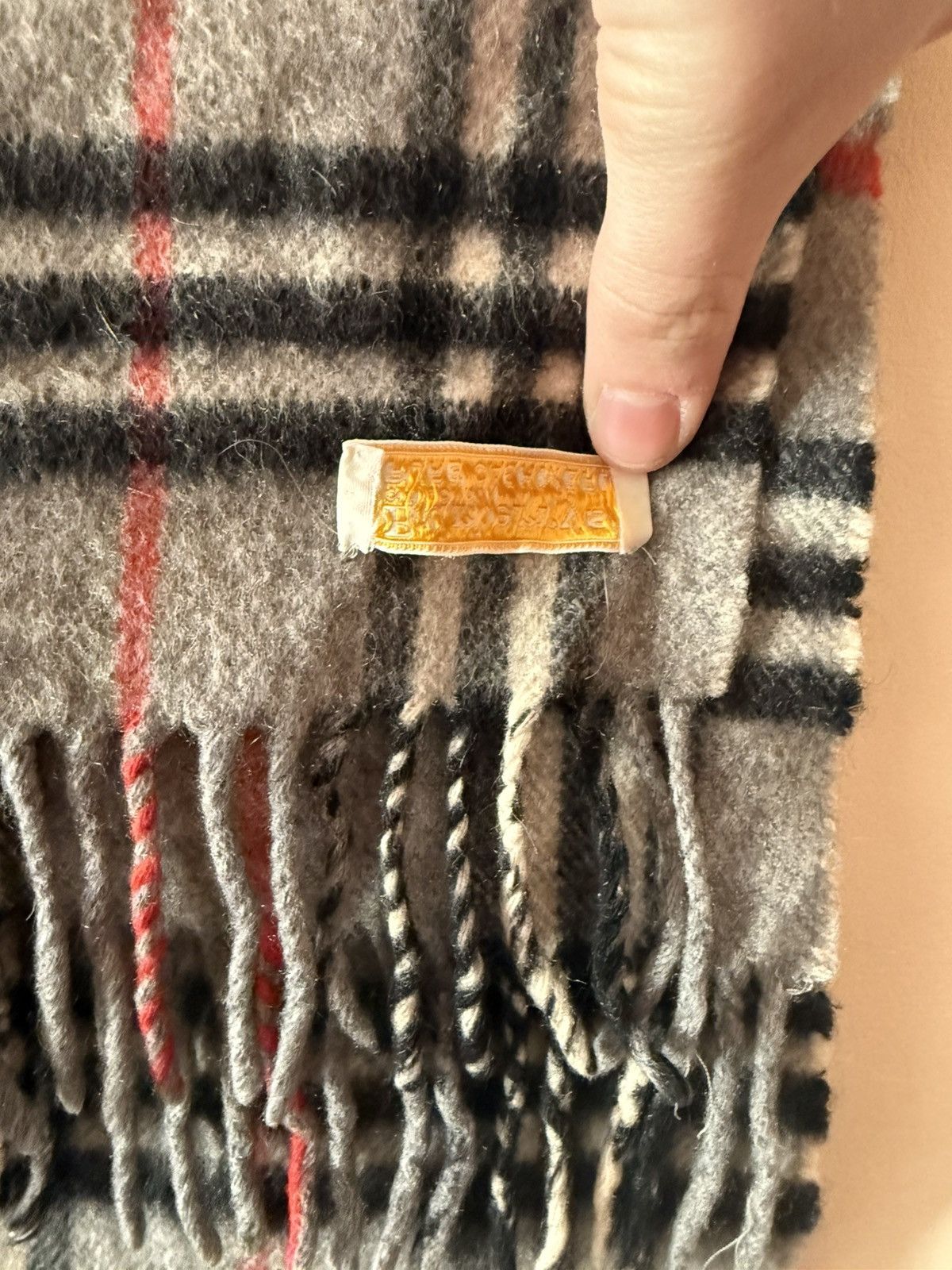 Burberry Vintage Cashmere Scarf Burberry’s OS Gray Chekered Luxury Size ONE SIZE - 3 Thumbnail