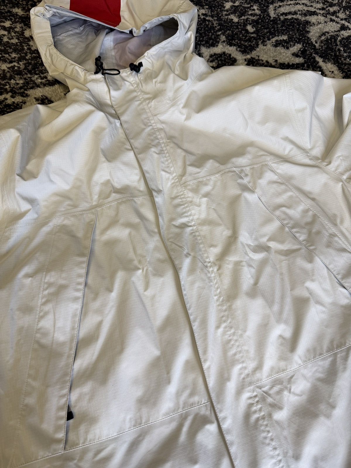 Supreme Supreme Pertex Shield+ Waterproof Hooded Jacket –White / Red Size US L / EU 52-54 / 3 - 4 Thumbnail